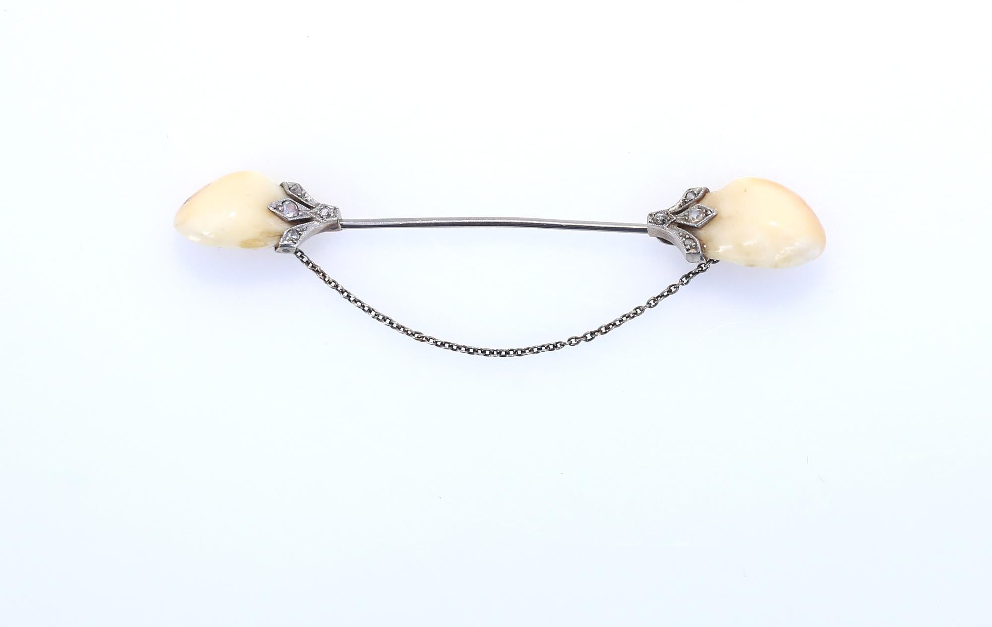 Chasse aux dents de cerf  Broche à diamants roses Broche fantaisiste britannique, 19e siècle Bon état - En vente à Herzelia, Tel Aviv