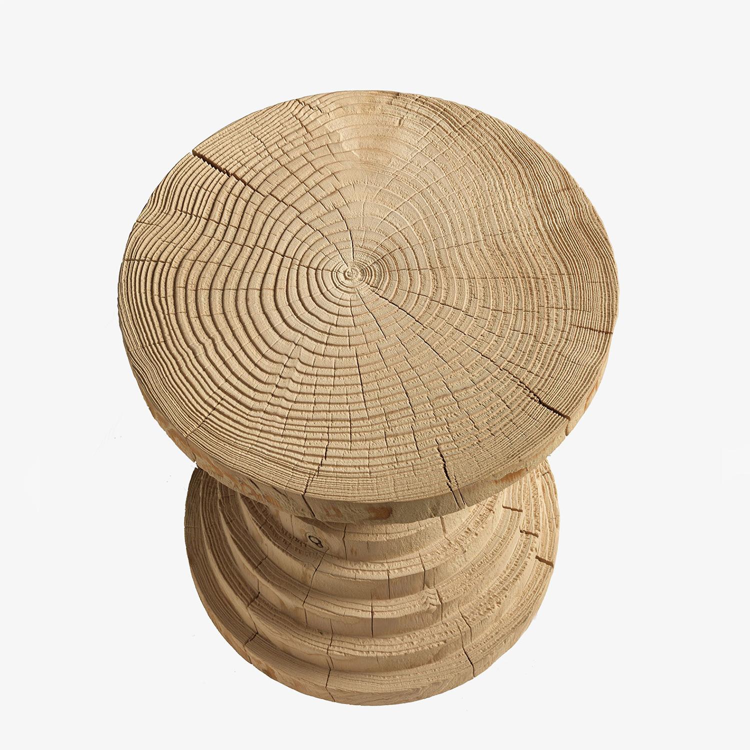 Tabouret étapes cèdre fabriqué en cèdre massif naturel
bois avec traitement à la cire d'extrait naturel de pin.
Le bois de cèdre massif comprend le mouvement, 
les fissures et les changements dans les conditions du bois, 
c'est la