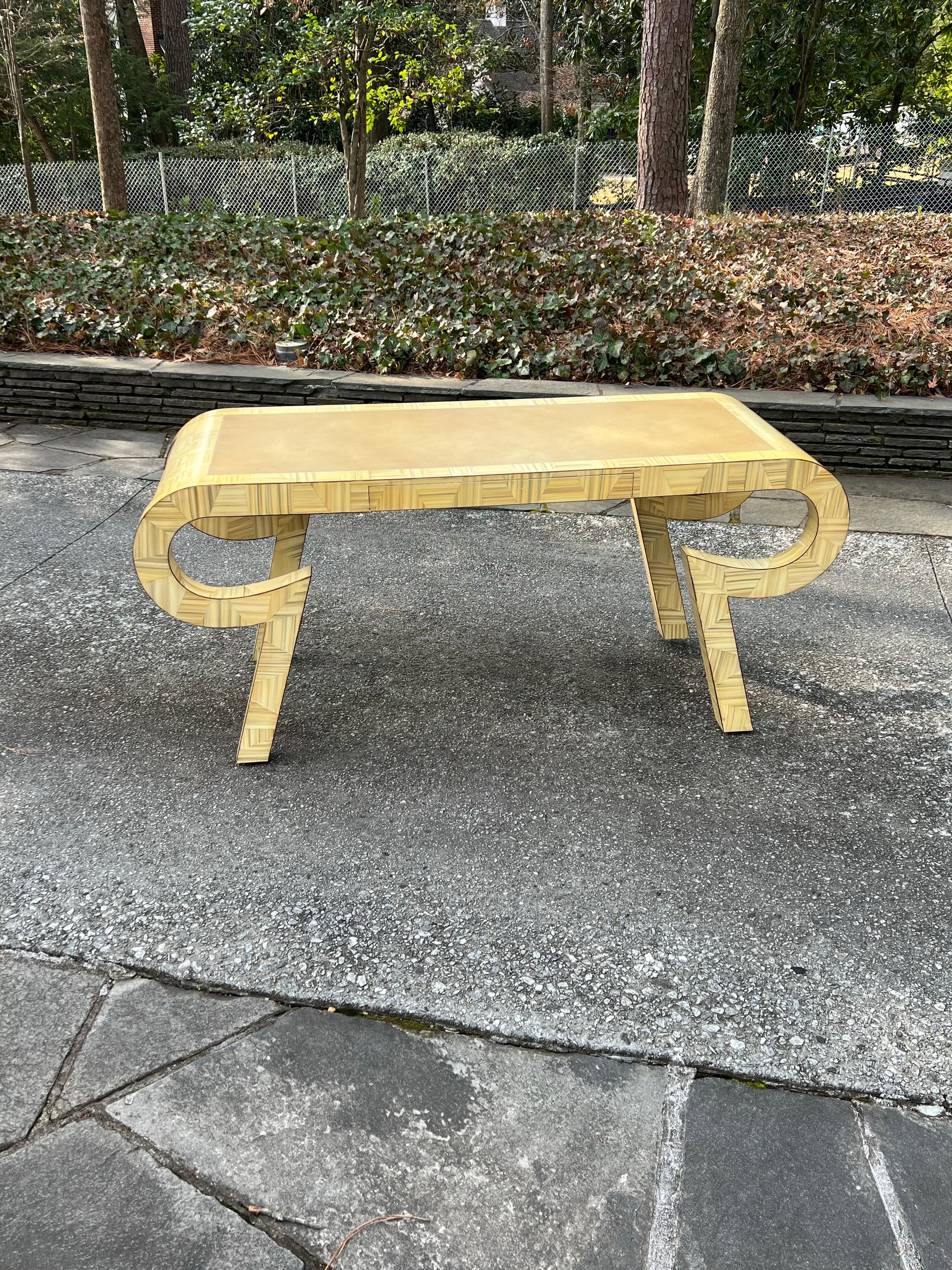 Asombrosa Consola/Escritorio de Alessandro para Baker, Italia, c 1980 - Pareja Disponible en venta 8