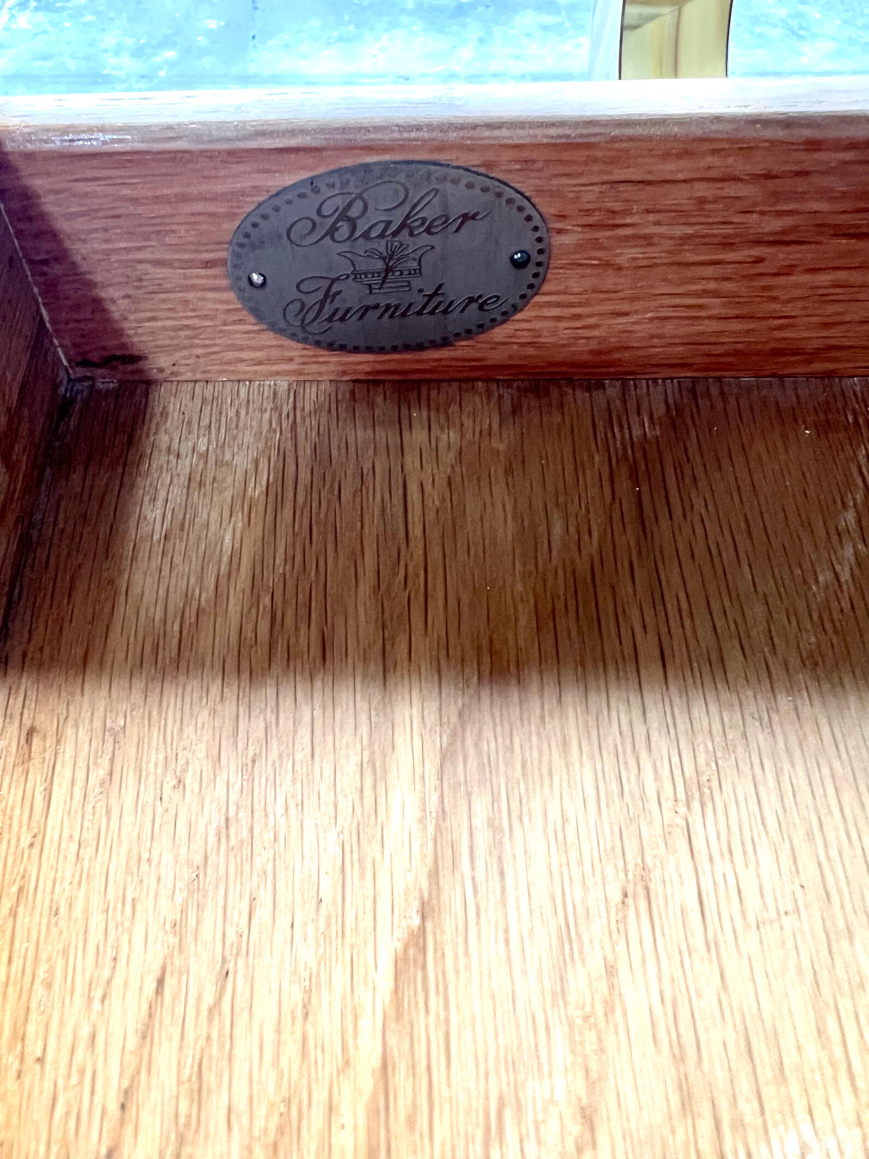 Asombrosa Consola/Escritorio de Alessandro para Baker, Italia, c 1980 - Pareja Disponible en venta 9