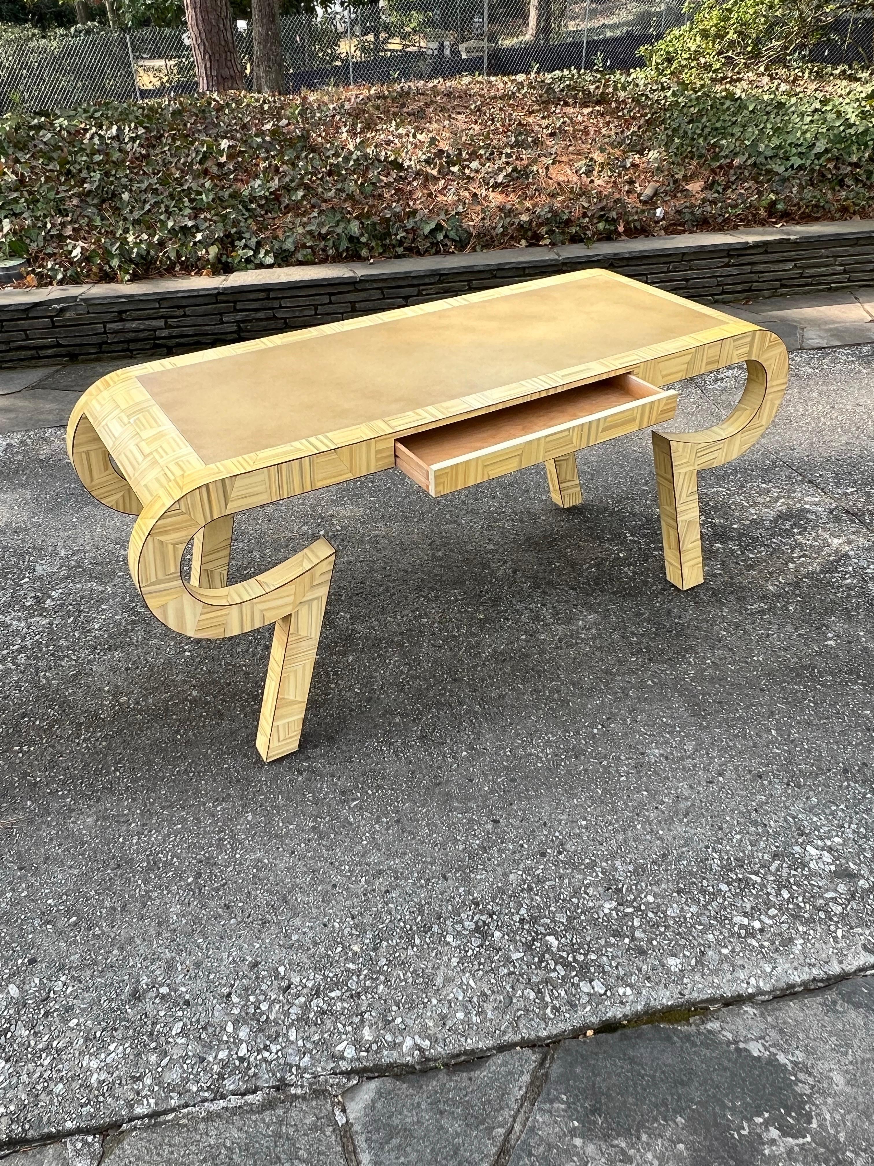 Asombrosa Consola/Escritorio de Alessandro para Baker, Italia, c 1980 - Pareja Disponible Italiano en venta