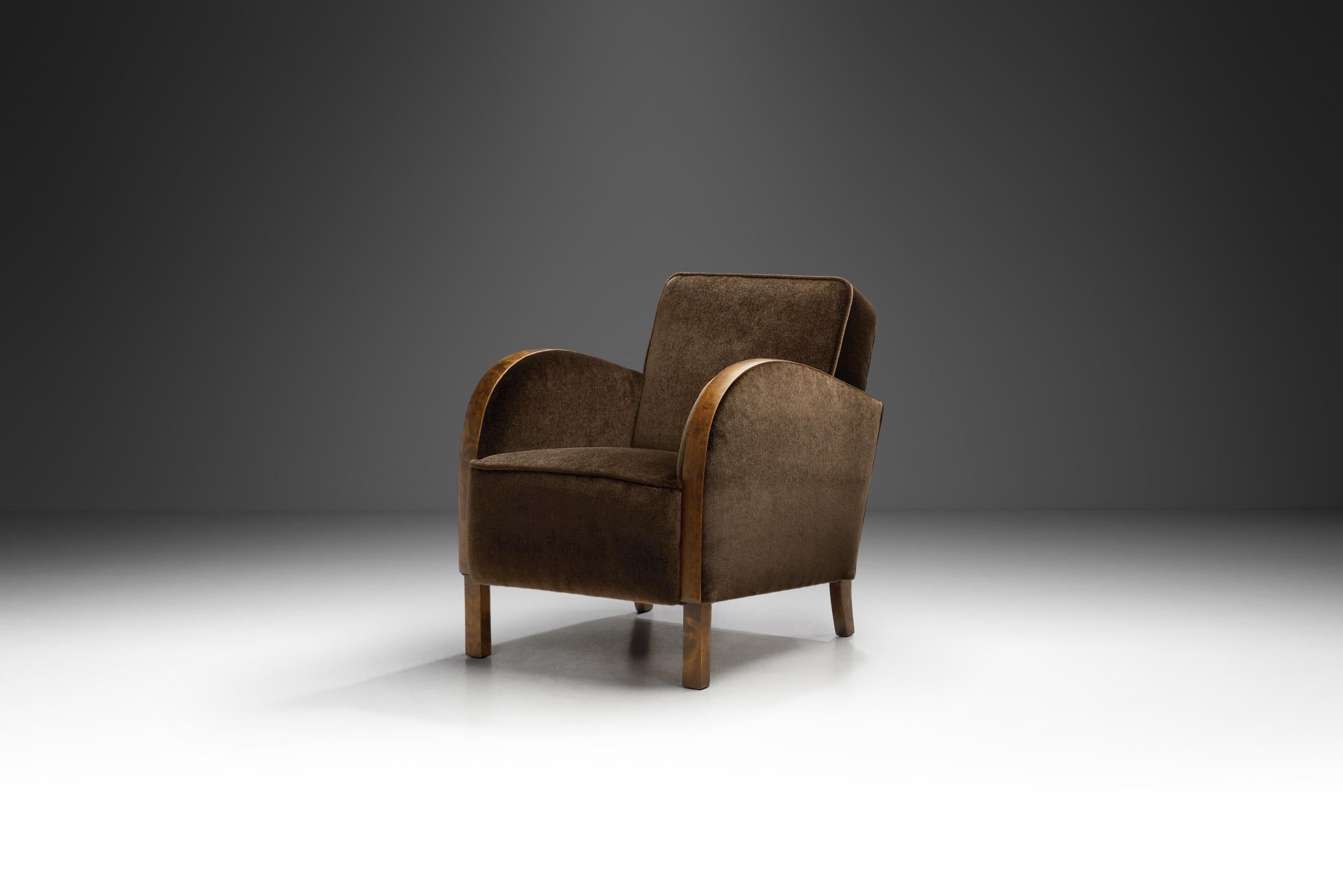 Art Deco, the glamorous and influential design movement that emerged in France during the early 20th century, left an indelible mark on the world of furniture design. Characterised by its bold geometric shapes, rich materials, and luxurious
