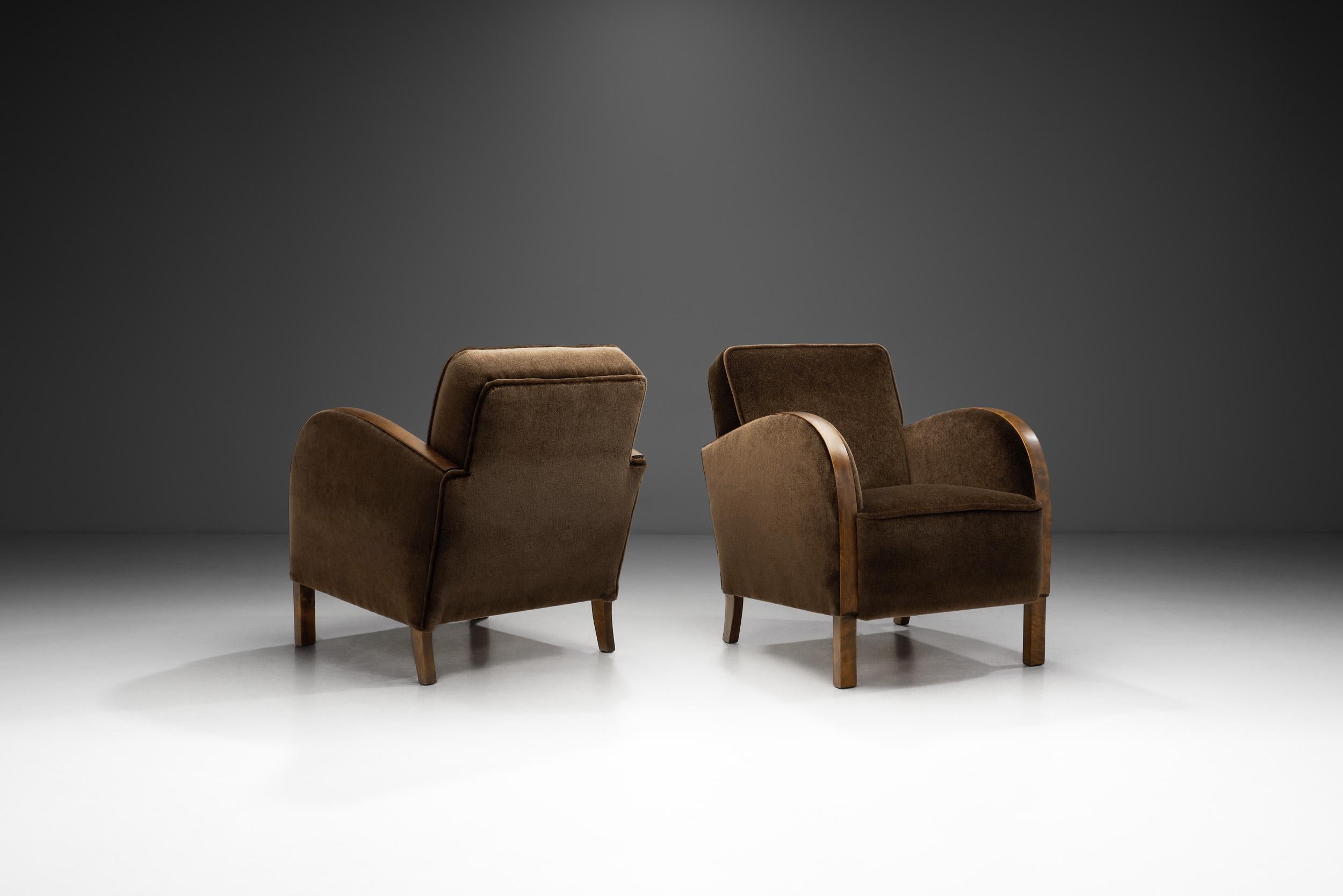 L'Art déco, mouvement de design glamour et influent apparu en France au début du XXe siècle, a laissé une marque indélébile sur le monde de la conception de meubles. Caractérisé par ses formes géométriques audacieuses, ses matériaux riches et son