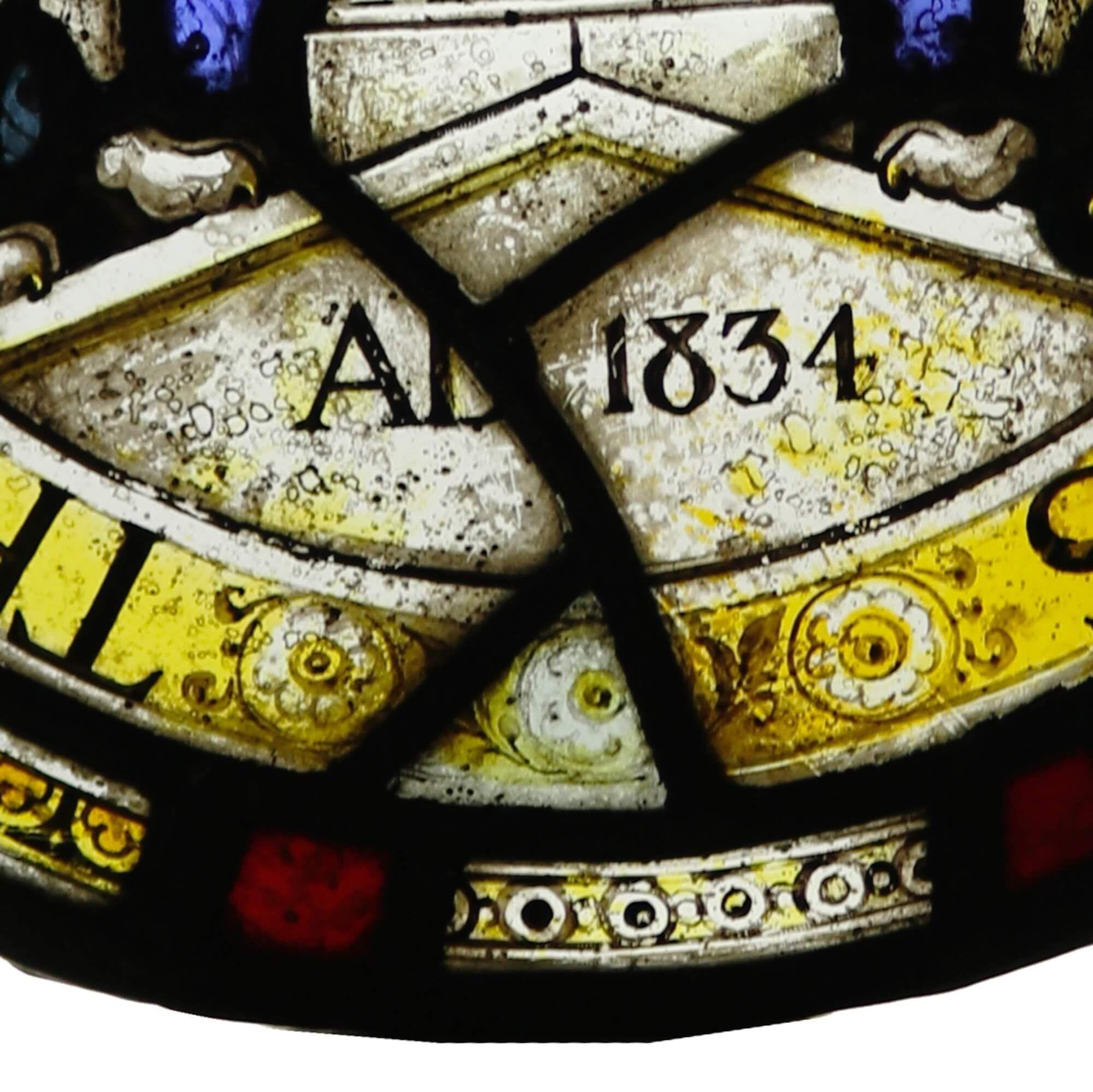 Stained Glass Roundel of the Royal Institute of British Architects In Fair Condition For Sale In Wormelow, Herefordshire
