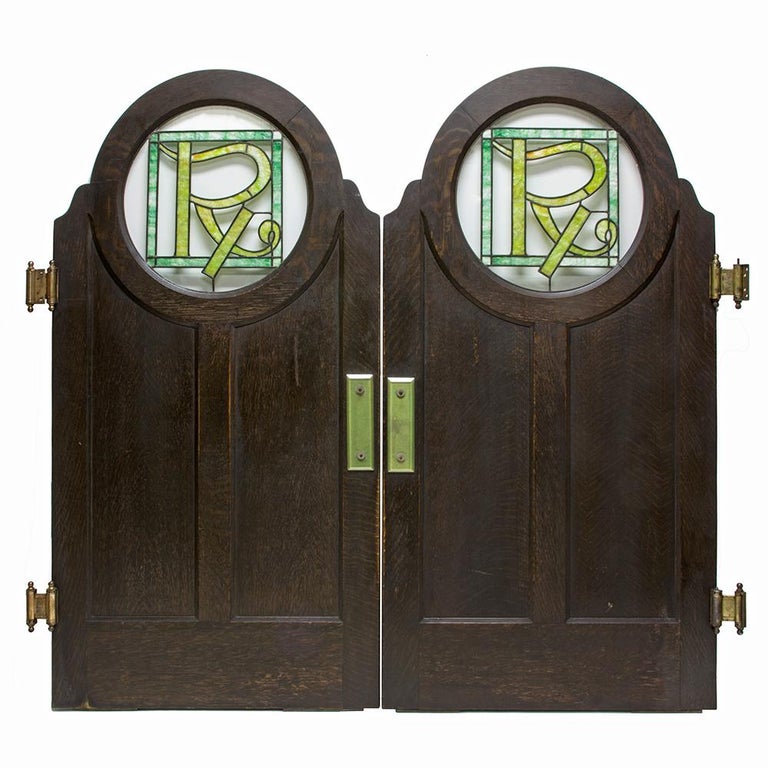 https://a.1stdibscdn.com/stained-glass-saloon-doors-set-of-2-for-sale/f_16152/1543965264287/13427_image_1_master.jpg?width=768