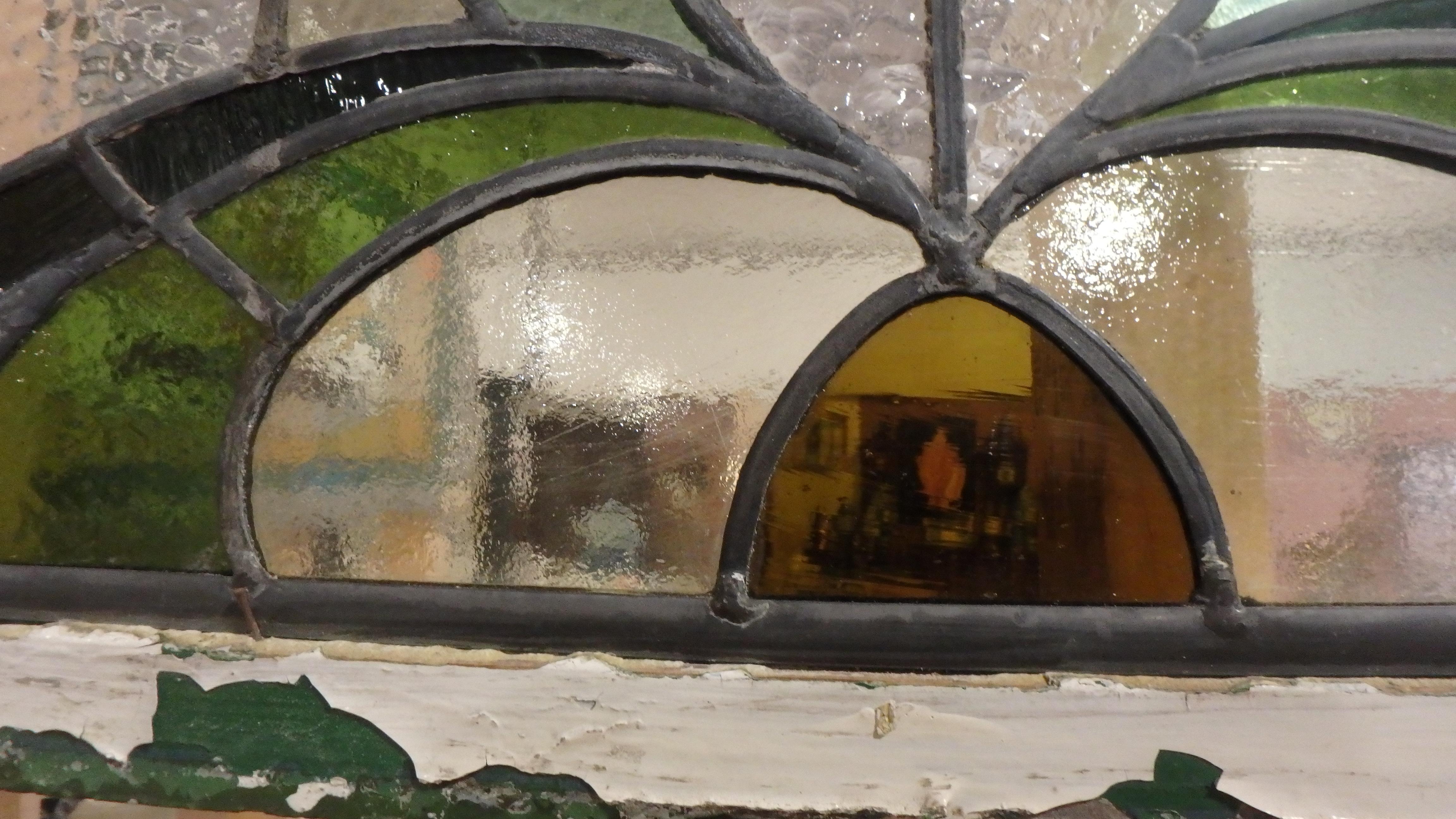 Stained Glass Window In Good Condition For Sale In Clinton, AR
