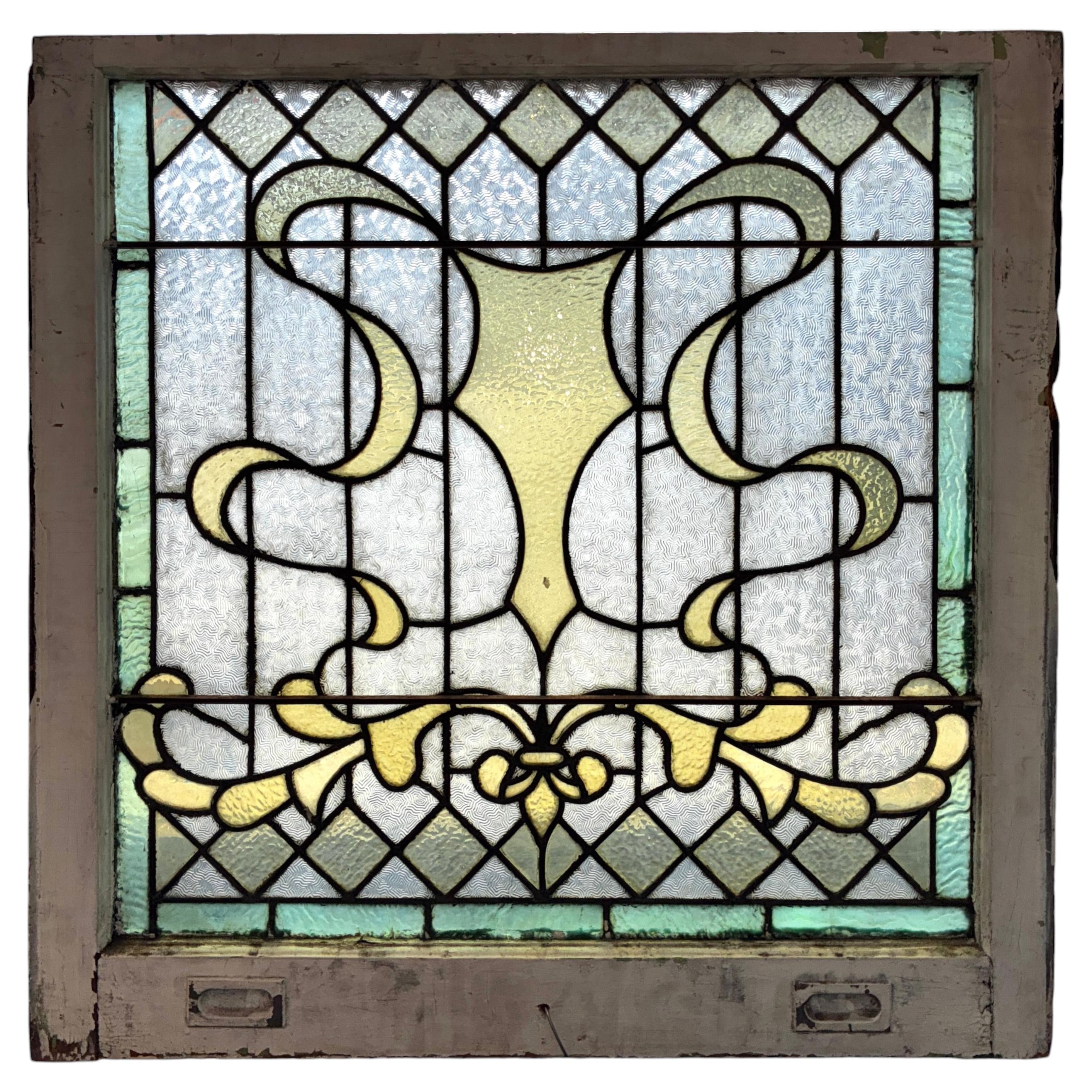 Vitrail avec motif de ruban 32" x 33". en vente