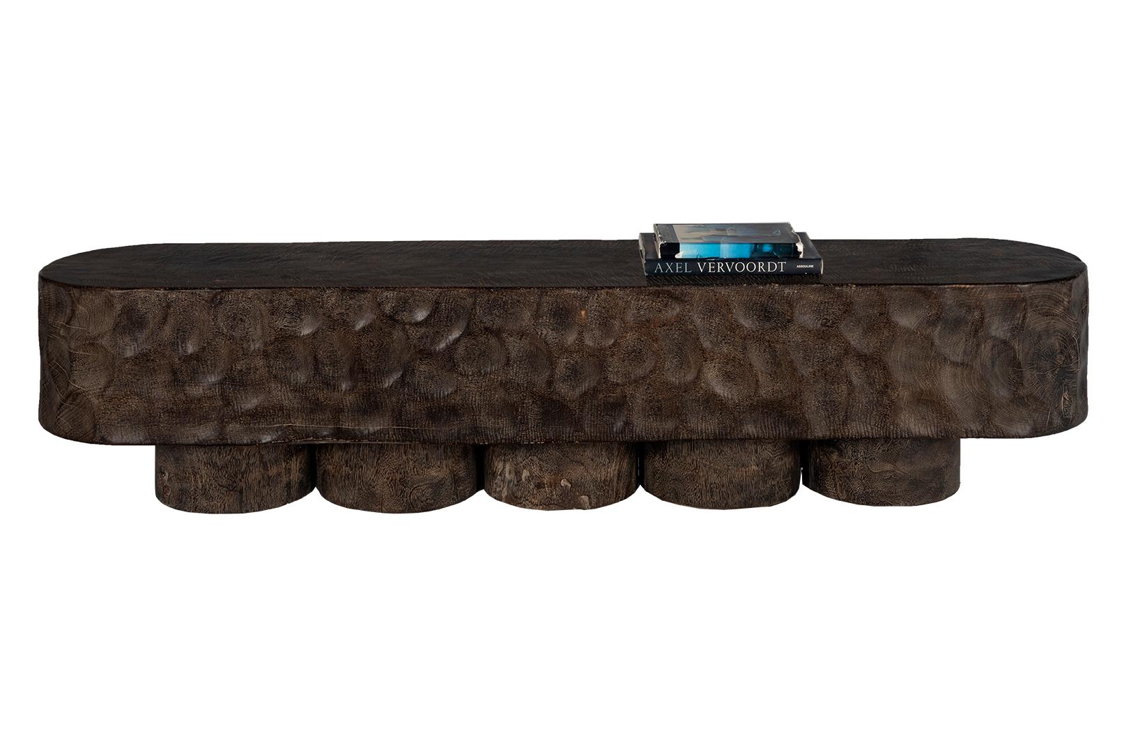 Ce meuble unique en son genre fait partie de la Collection Le Monde de Brendan Bass, une sélection de meubles rares et de collection. Le Monde, qui signifie 