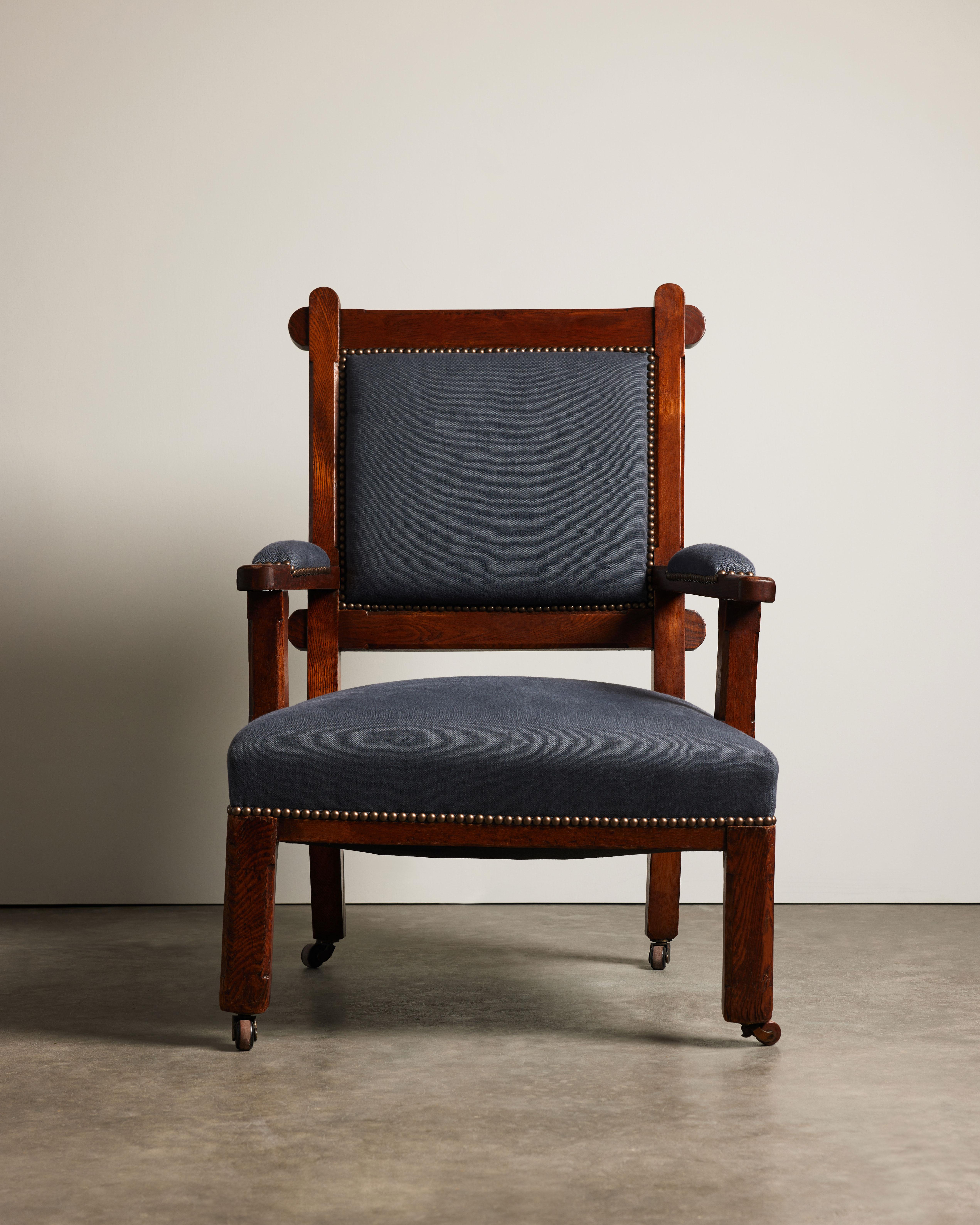 Stained Oak and Linen Arts and Crafts Armchair, England, 19th C en vente 5