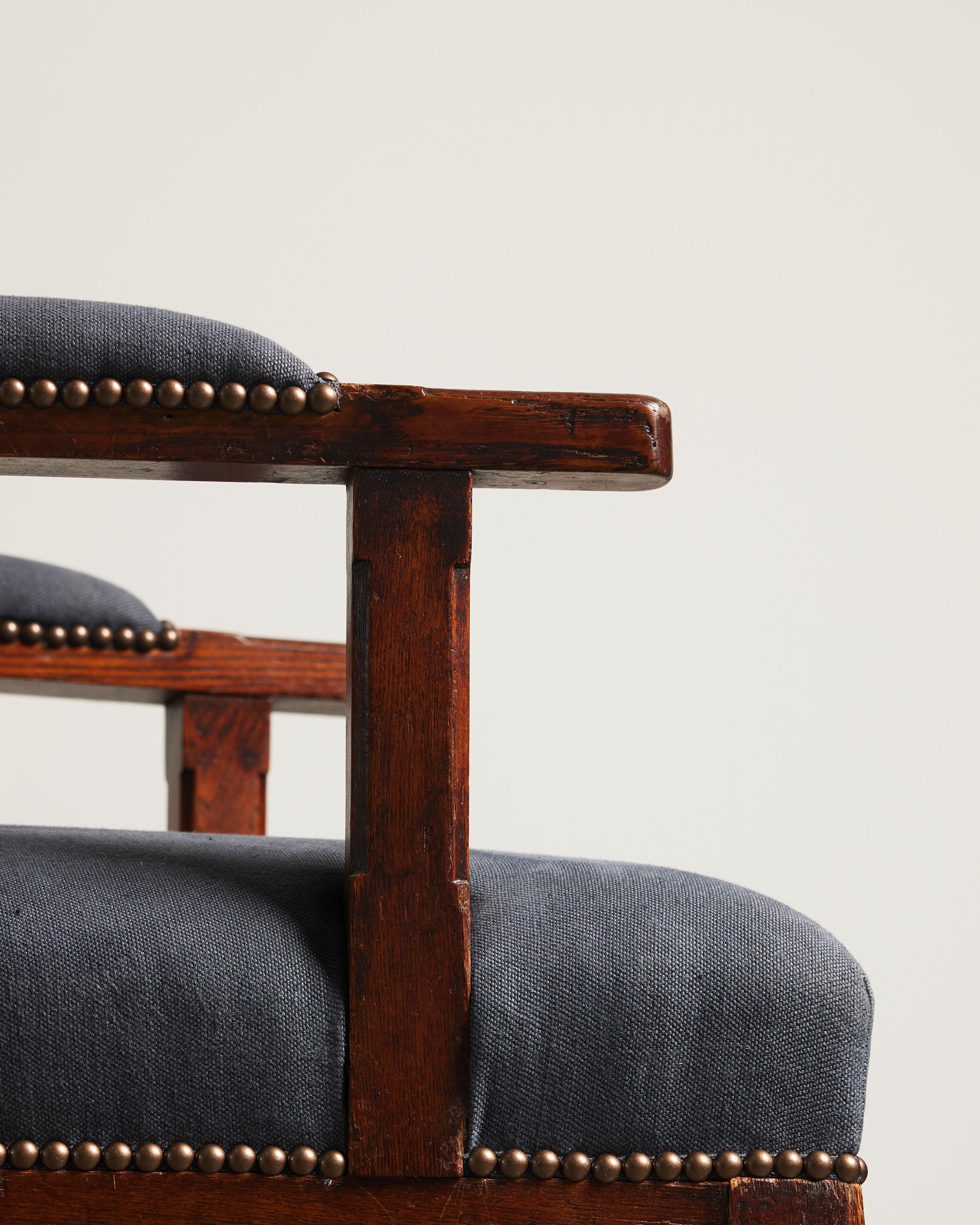 XIXe siècle Stained Oak and Linen Arts and Crafts Armchair, England, 19th C en vente