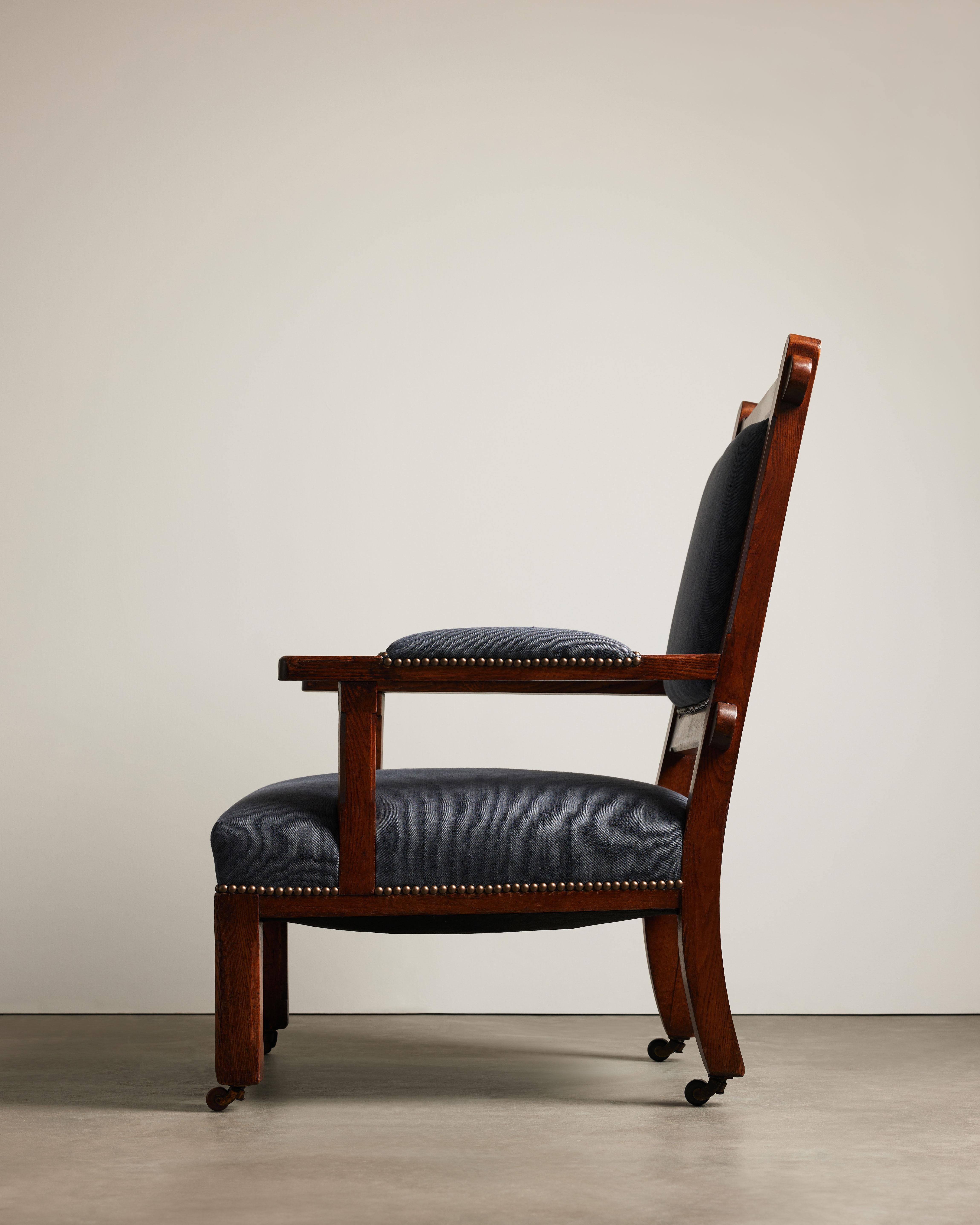 Stained Oak and Linen Arts and Crafts Armchair, England, 19th C en vente 1