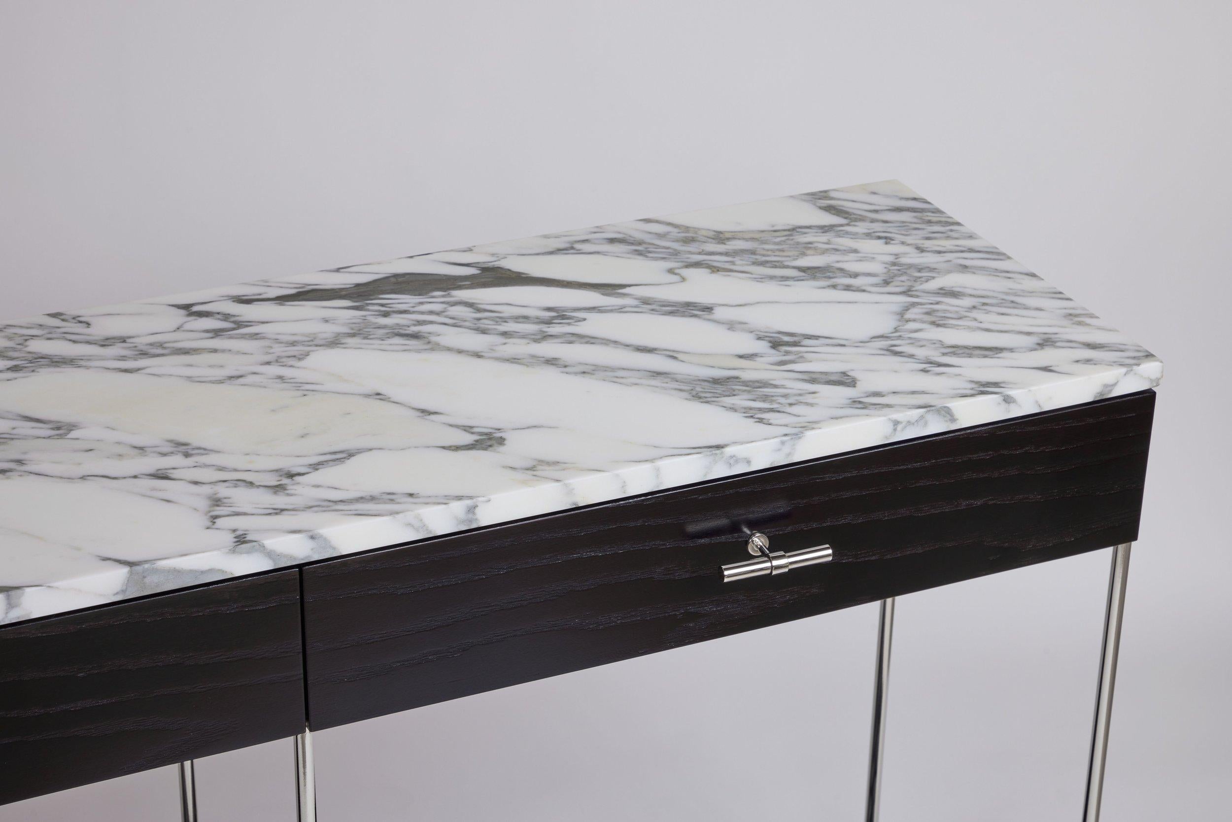 XXI secolo e contemporaneo Console in Oak e marmo con ripiano in pelle intrecciata - nichelato lucido in vendita