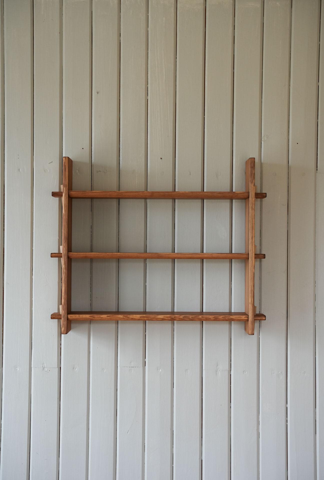 Scandinavo moderno Scaffale in pino mordenzato (senza colla) in vendita