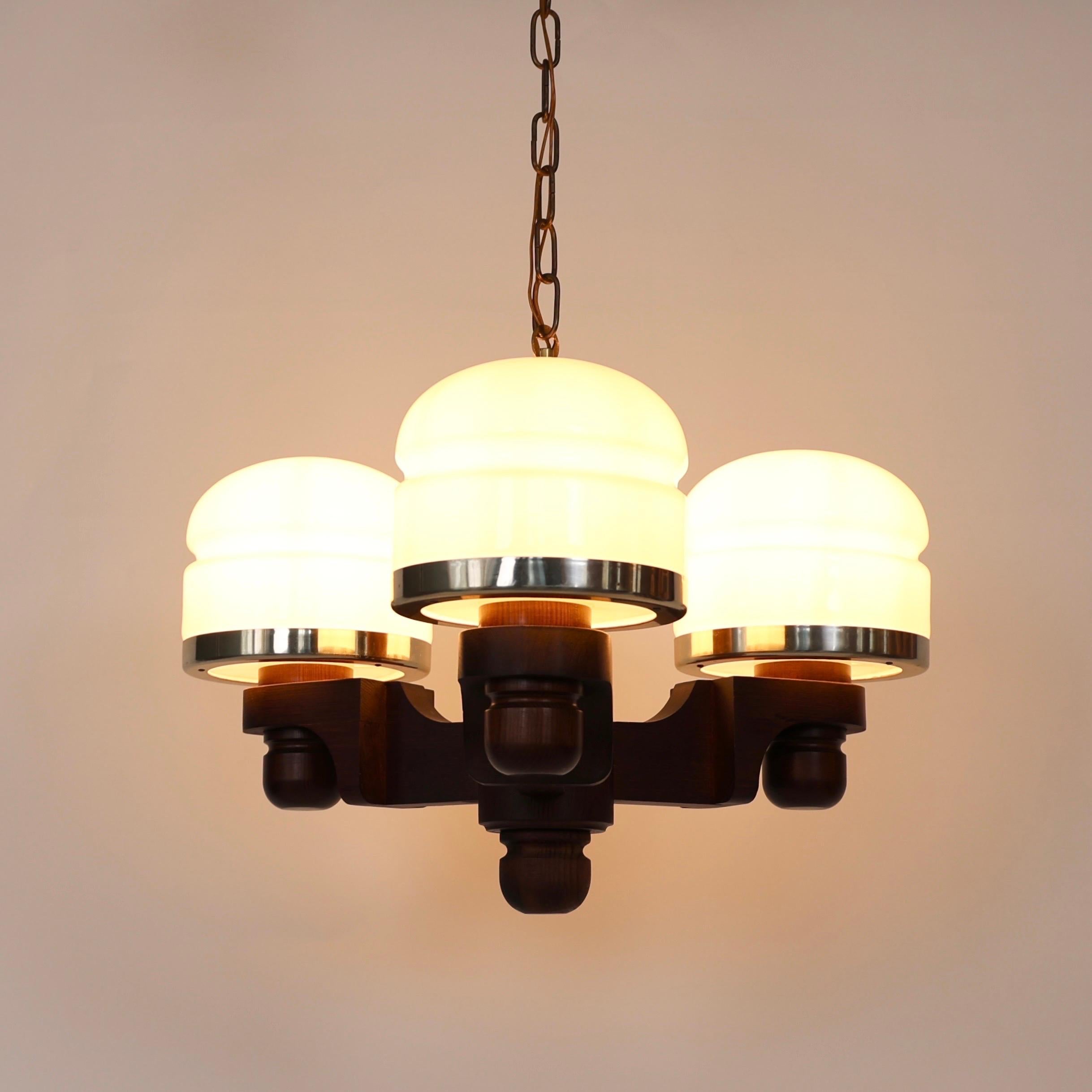 Svedese Lampadario in legno di pino macchiato di Jan Wickelgren, anni '70, Svezia in vendita