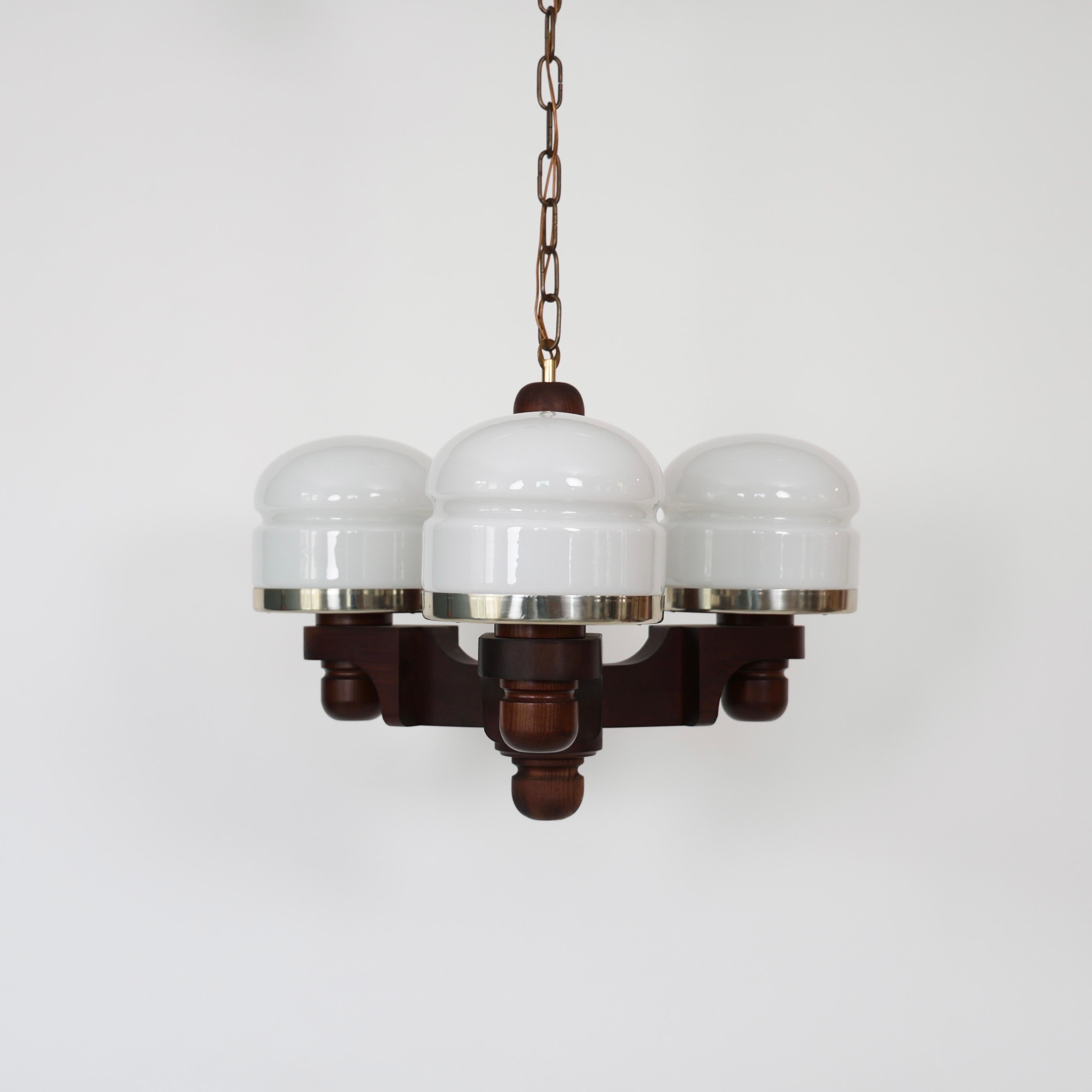 Mordenzato Lampadario in legno di pino macchiato di Jan Wickelgren, anni '70, Svezia in vendita