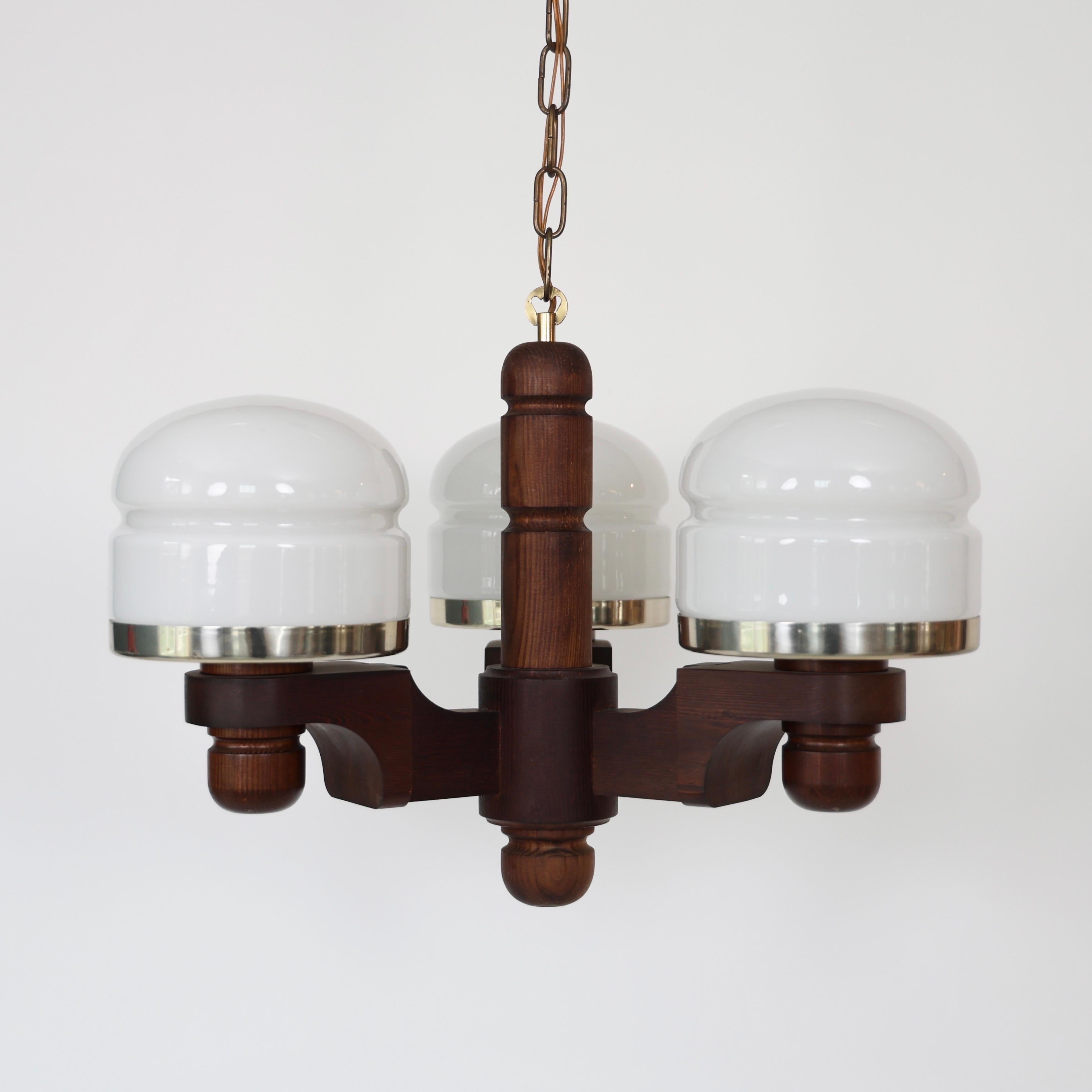 Fine XX secolo Lampadario in legno di pino macchiato di Jan Wickelgren, anni '70, Svezia in vendita