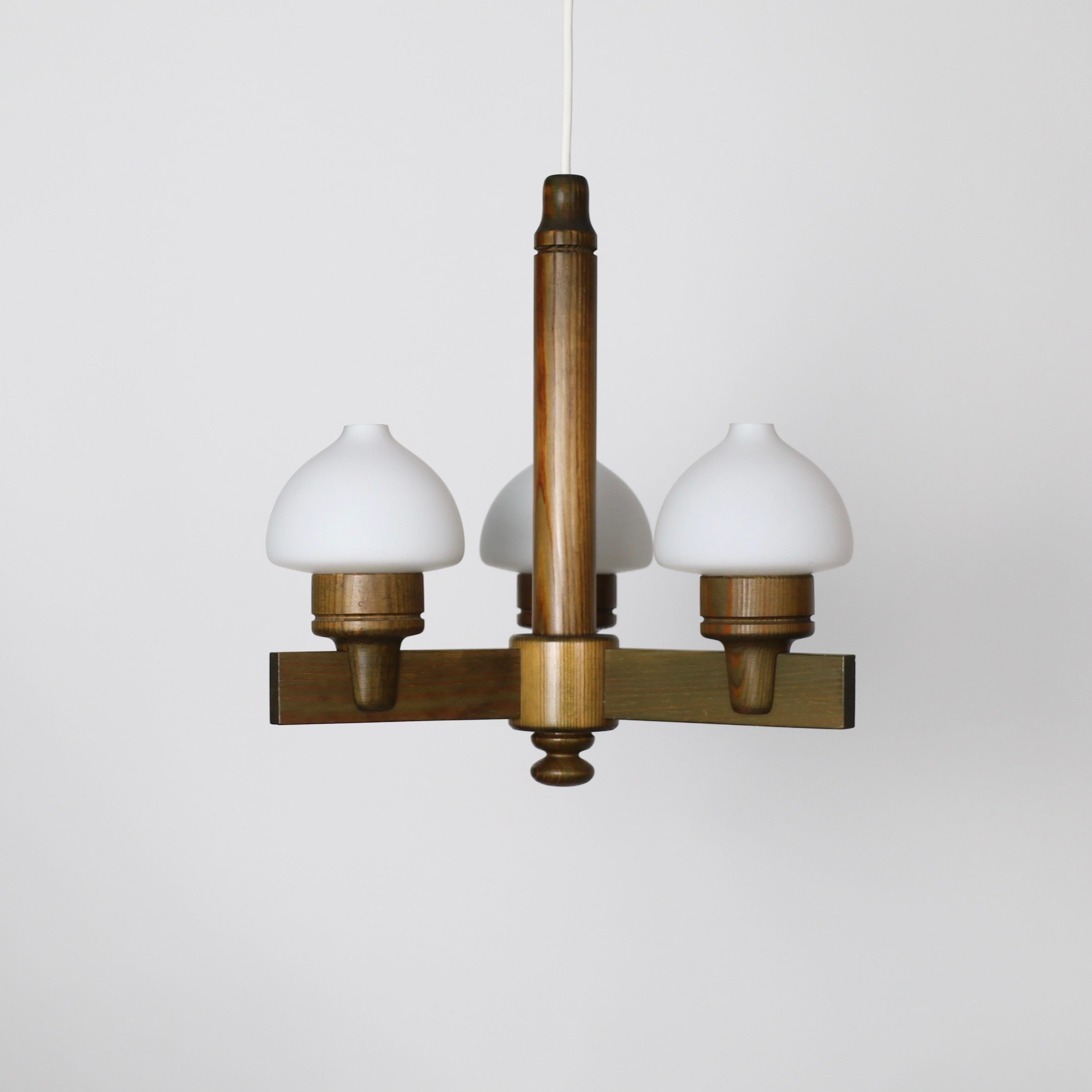 Lustre en bois de pin teinté Uno Dahlen pour Aneta, Suède, 1970 en vente 1