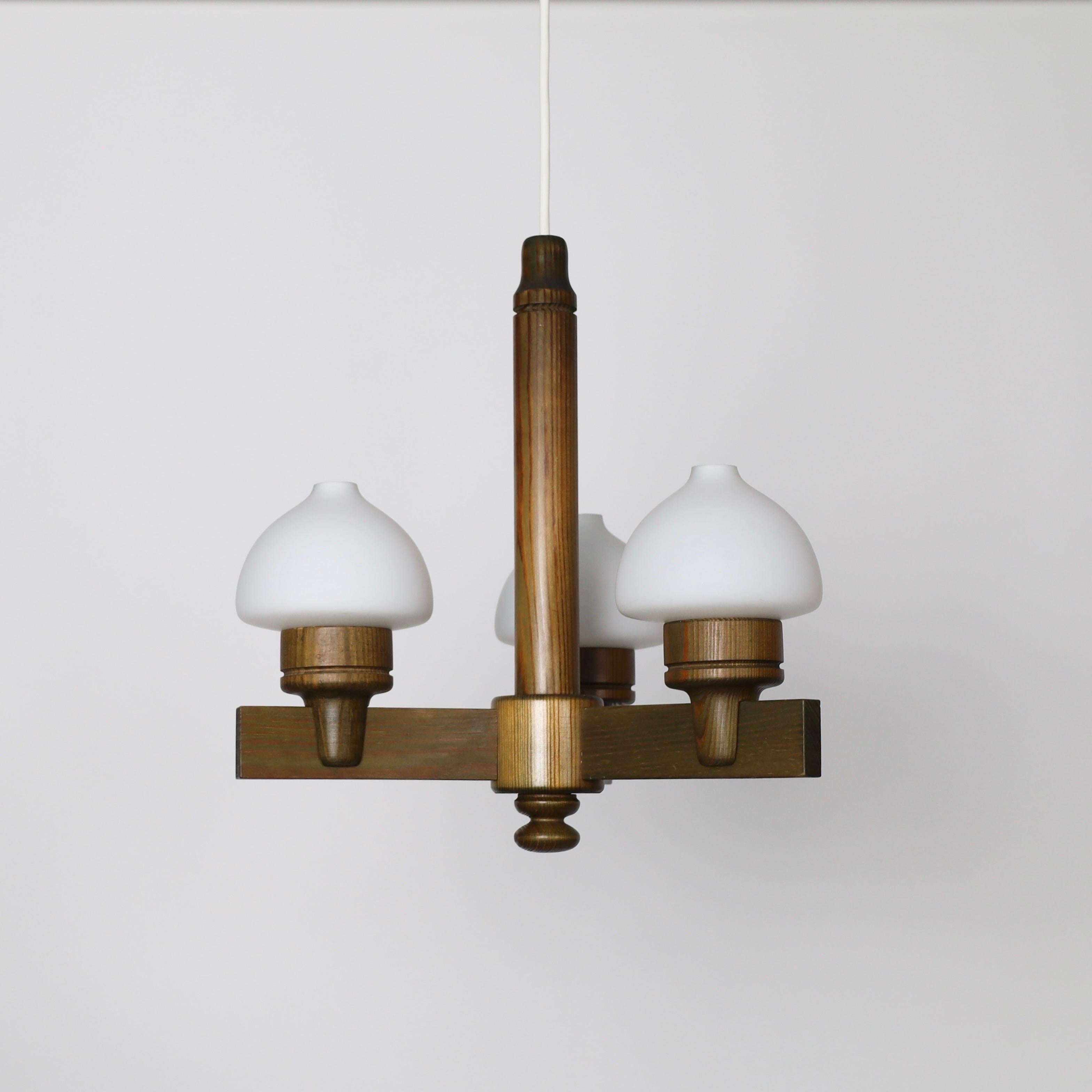 Lustre en bois de pin teinté Uno Dahlen pour Aneta, Suède, 1970 en vente 2