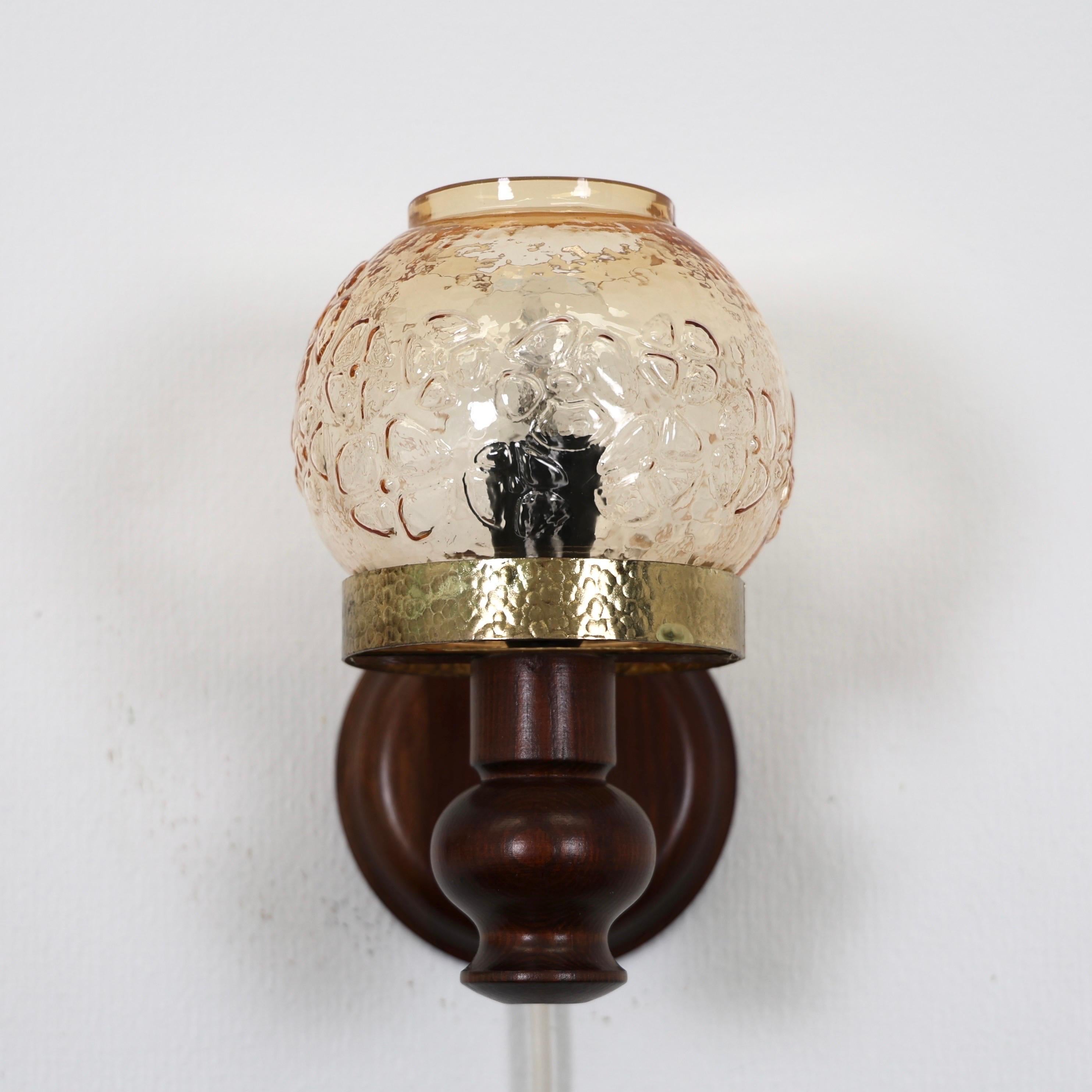 Lampes murales en bois de pin teinté de Solbackens Svarveri, Suède, 1970 en vente 3