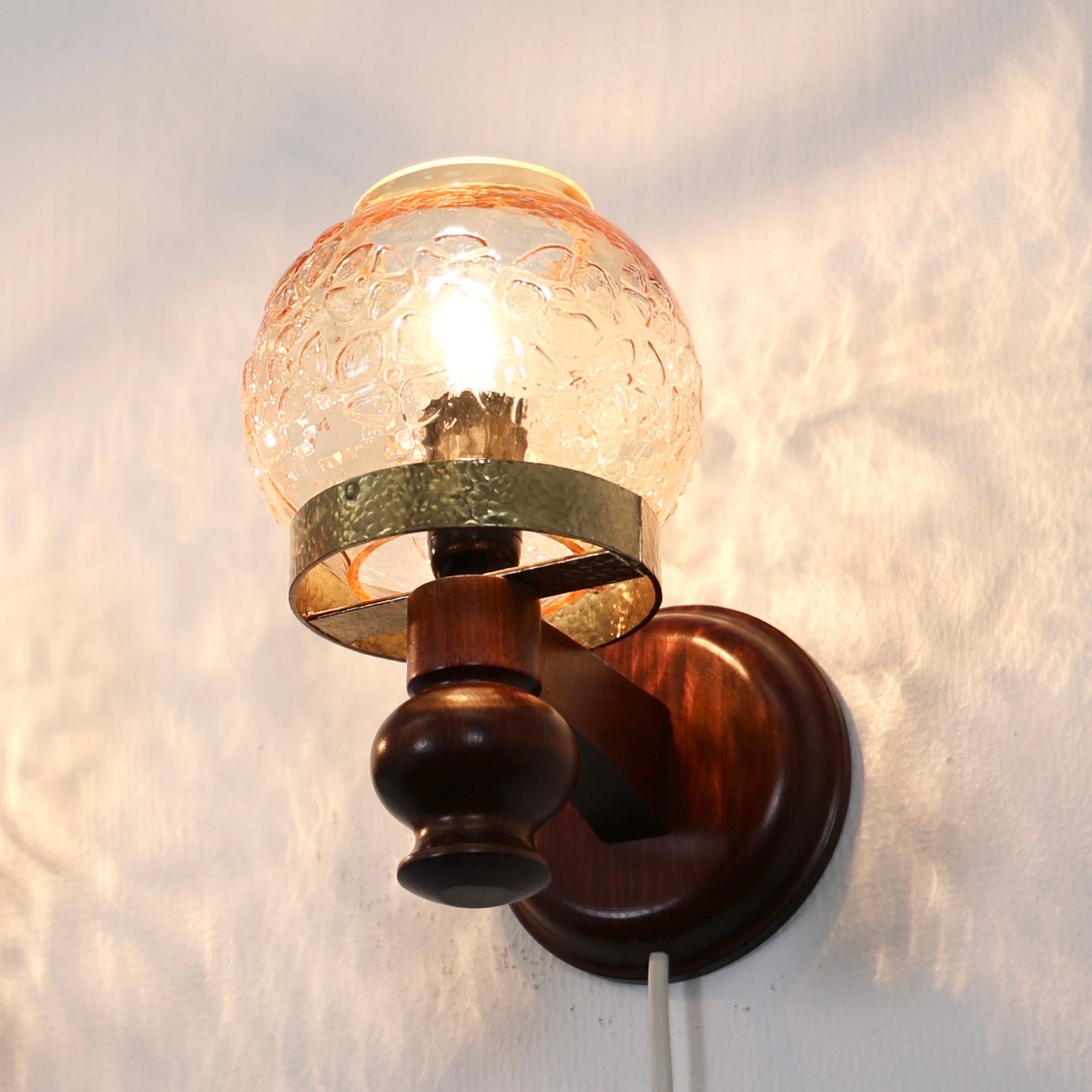 Lampes murales en bois de pin teinté de Solbackens Svarveri, Suède, 1970 en vente 4