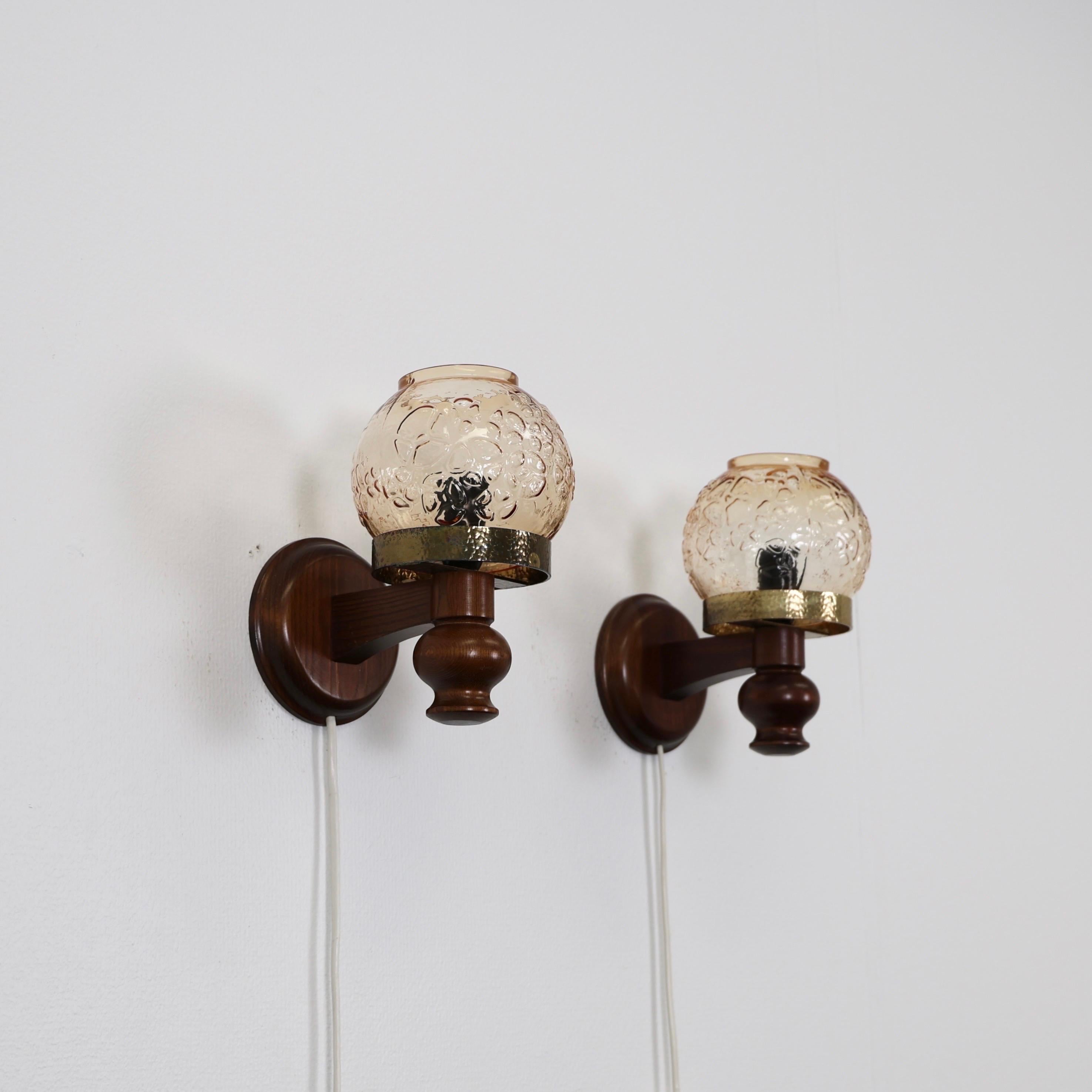 Lampes murales en bois de pin teinté de Solbackens Svarveri, Suède, 1970 en vente 5