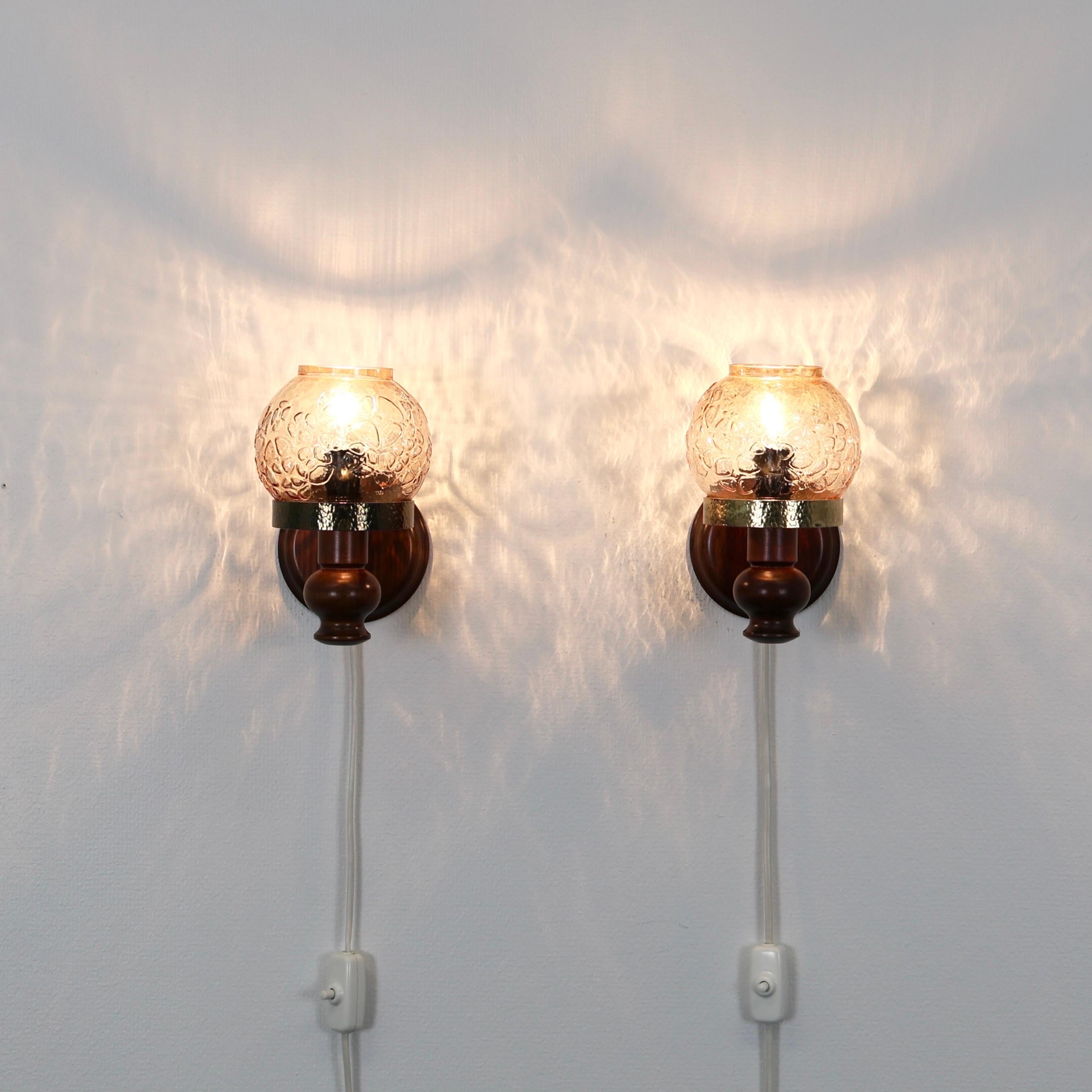 Bois Lampes murales en bois de pin teinté de Solbackens Svarveri, Suède, 1970 en vente