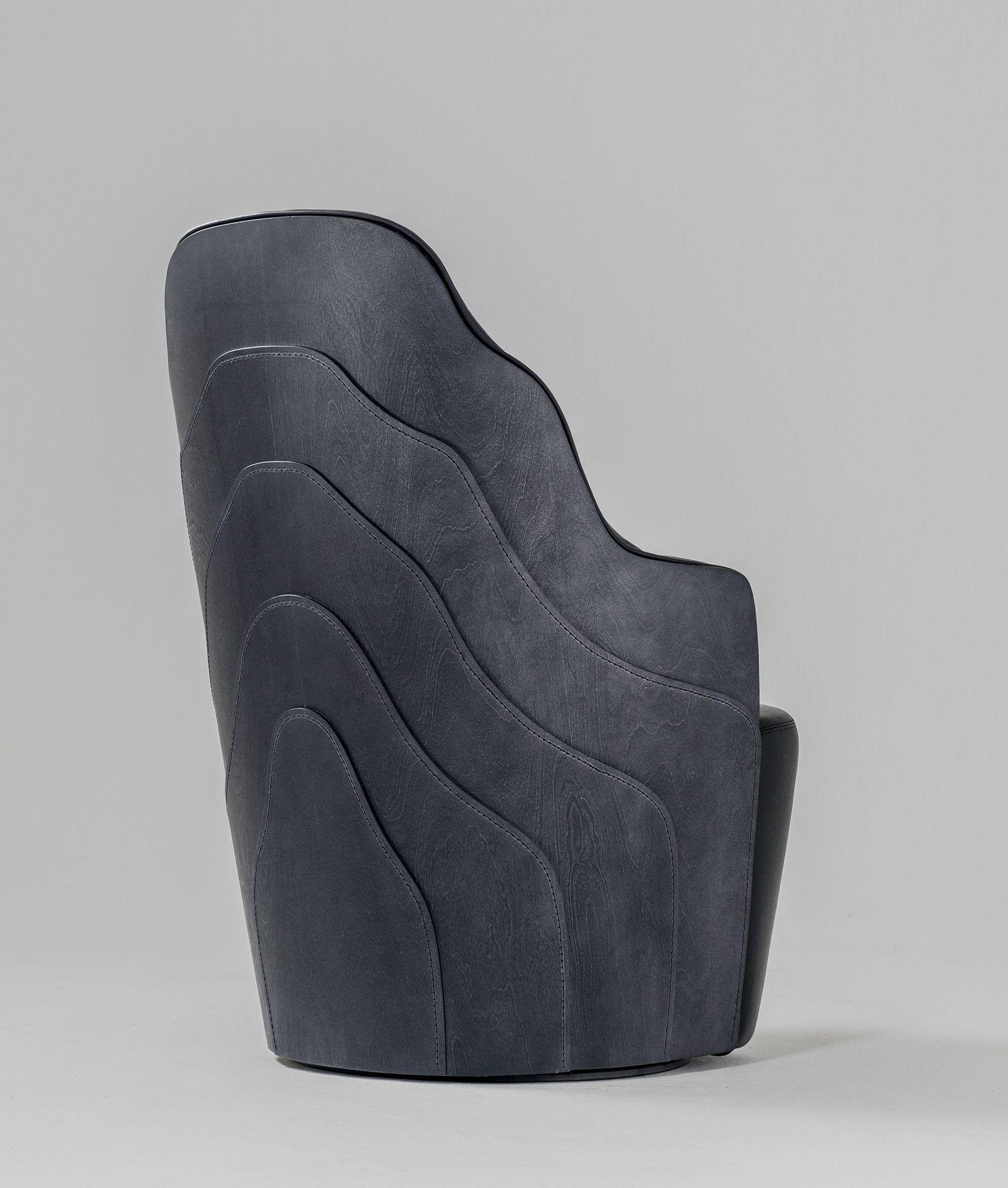 Nussbaum gebeizt Couture Sessel (Moderne) im Angebot