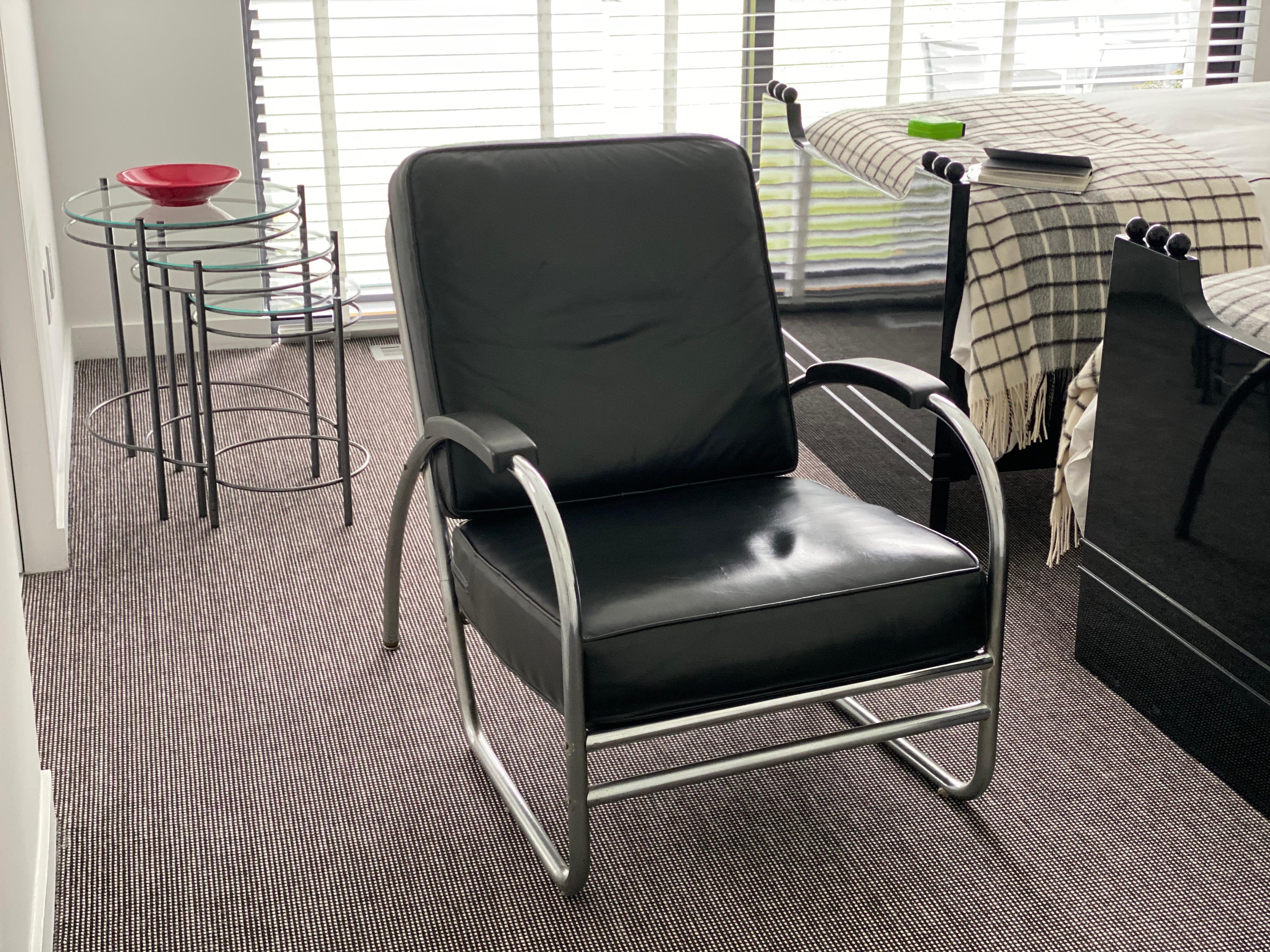 Staineless steel & black leather lounge chair by Royal Metal Manufacturing Co.
The most prominent parts of the chair appear to be made of tubular stainless steel, whilst the seat and back rail appear to be a different darker metal with slight