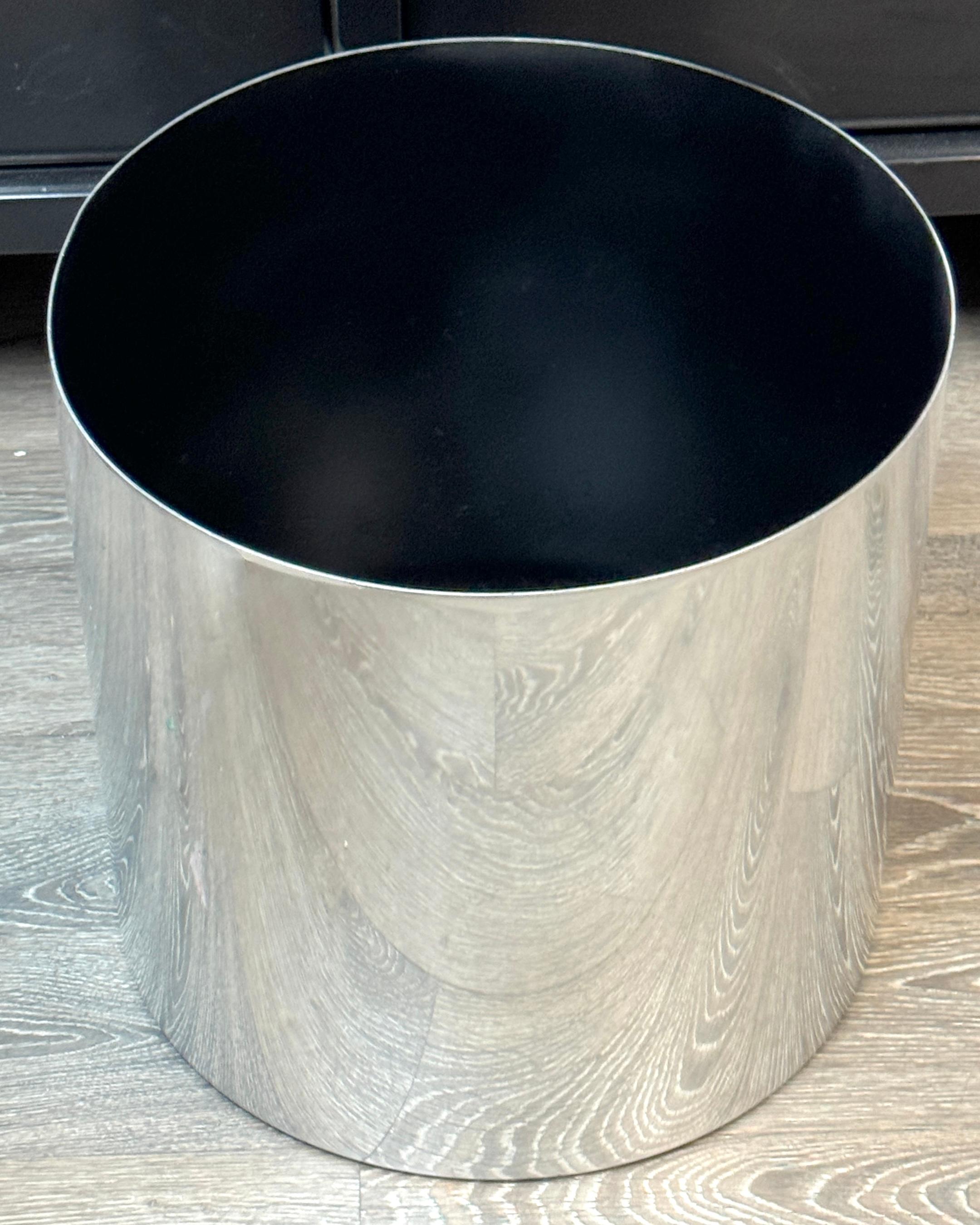 Stainless Drum Planter/Table Base by Paul Mayen for Habitat 
USA, circa 1980s

This sleek stainless steel drum planter or table base, designed by Paul Mayen for Habitat in the 1980s, epitomizes modern minimalism and functional design. Standing 15.5