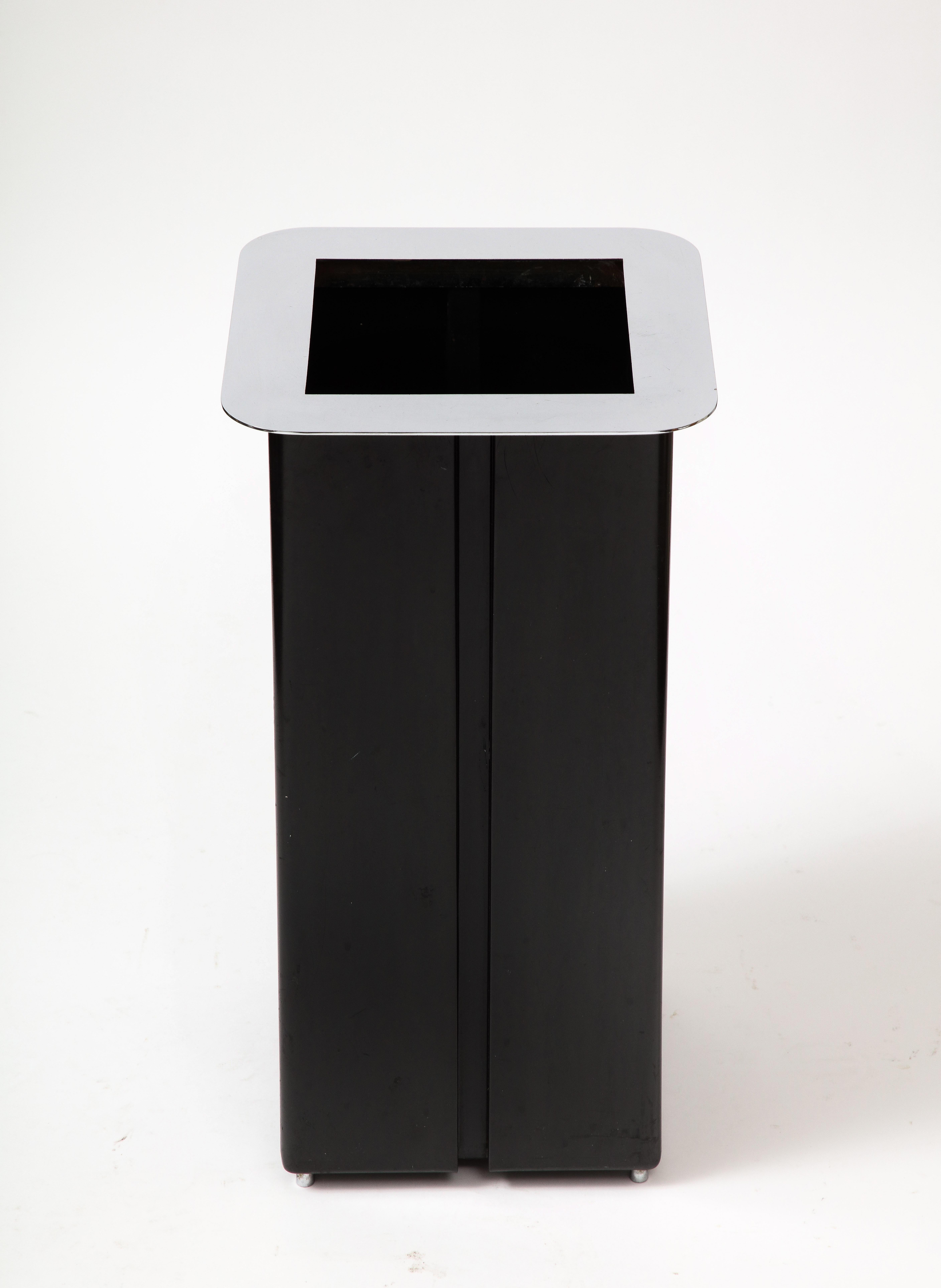 Portaombrelli in acciaio inossidabile e acciaio scurito, Italia, c.C. 1960 in vendita 4