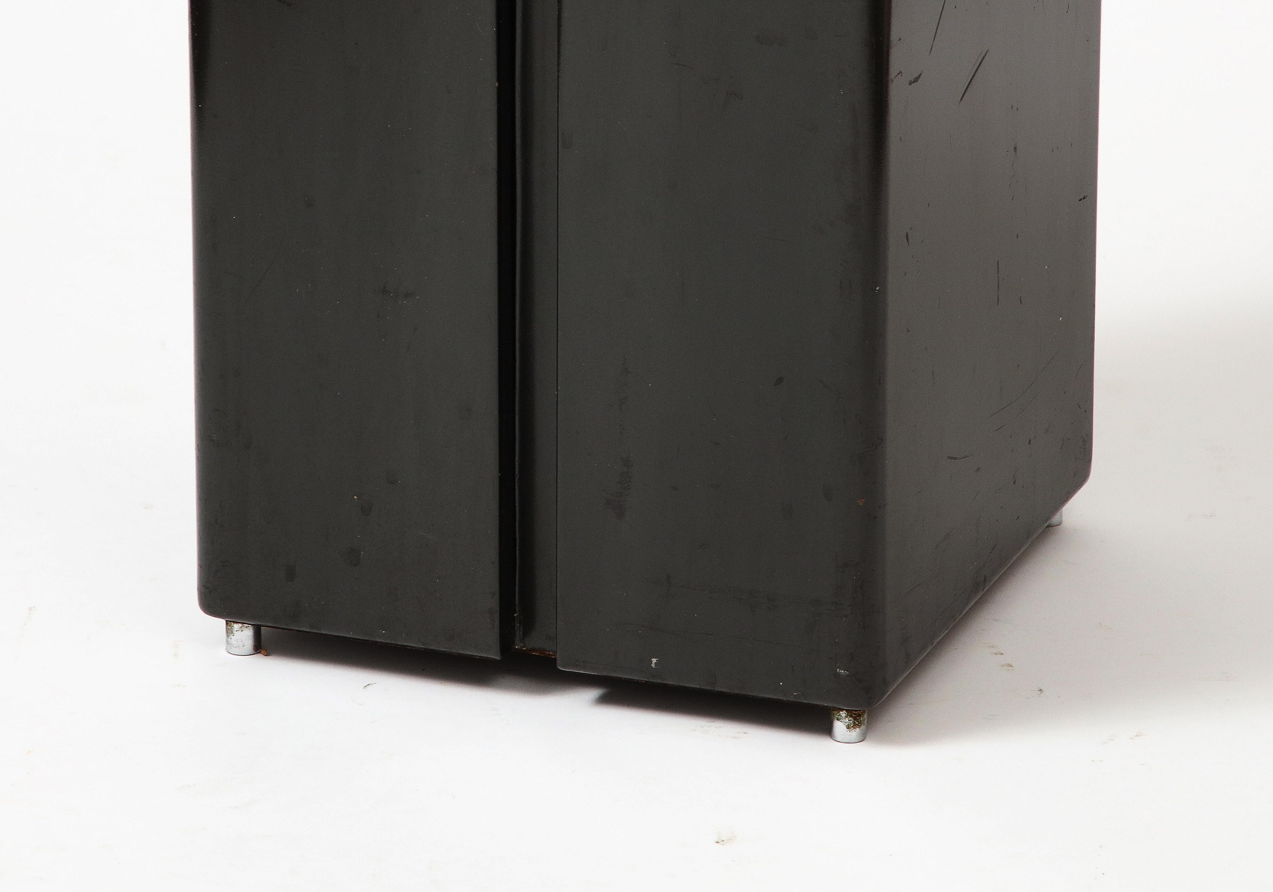 Portaombrelli in acciaio inossidabile e acciaio scurito, Italia, c.C. 1960 in vendita 6