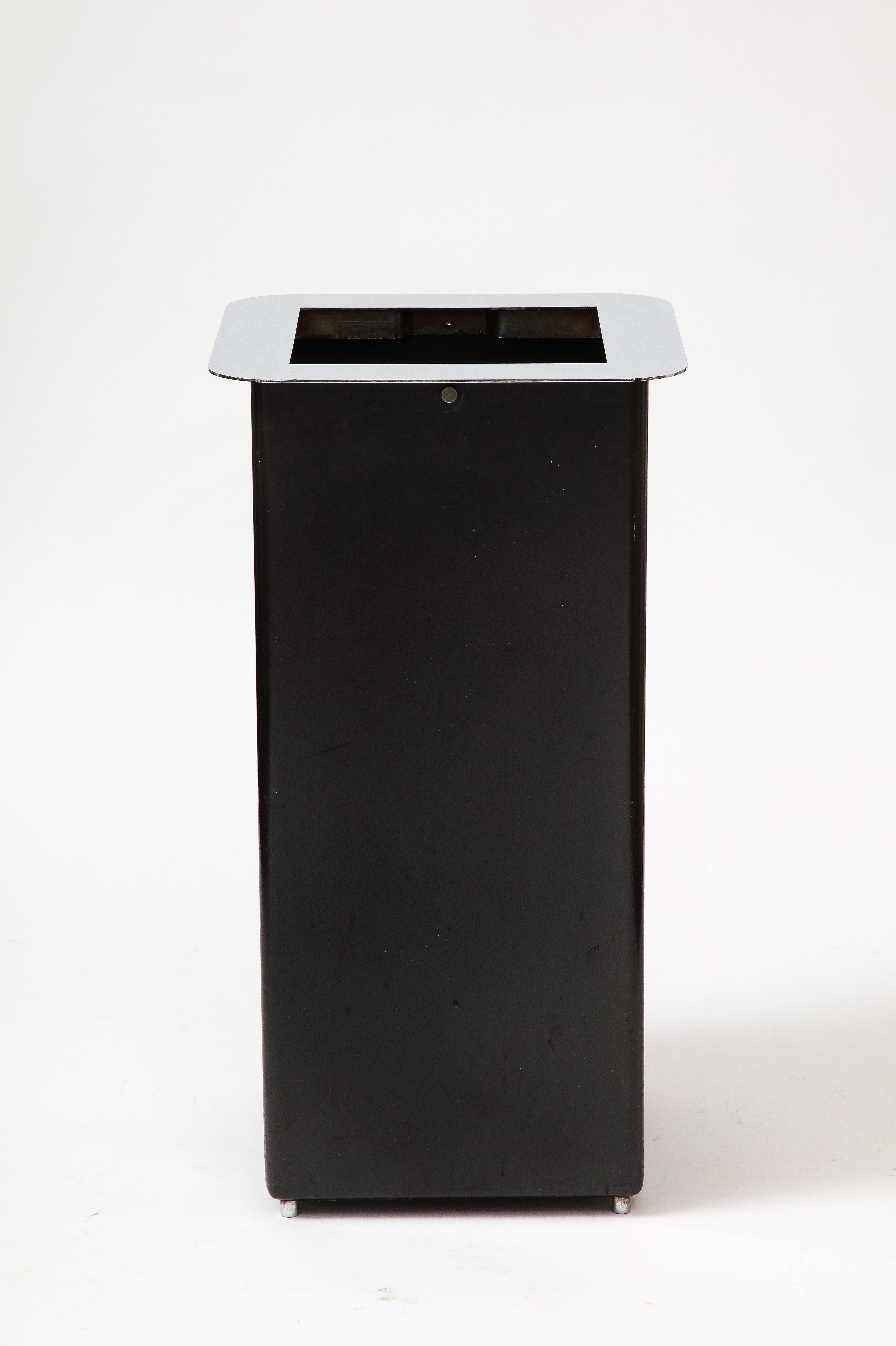 Portaombrelli in acciaio inossidabile e acciaio scurito, Italia, c.C. 1960 In condizioni buone in vendita a New York City, NY