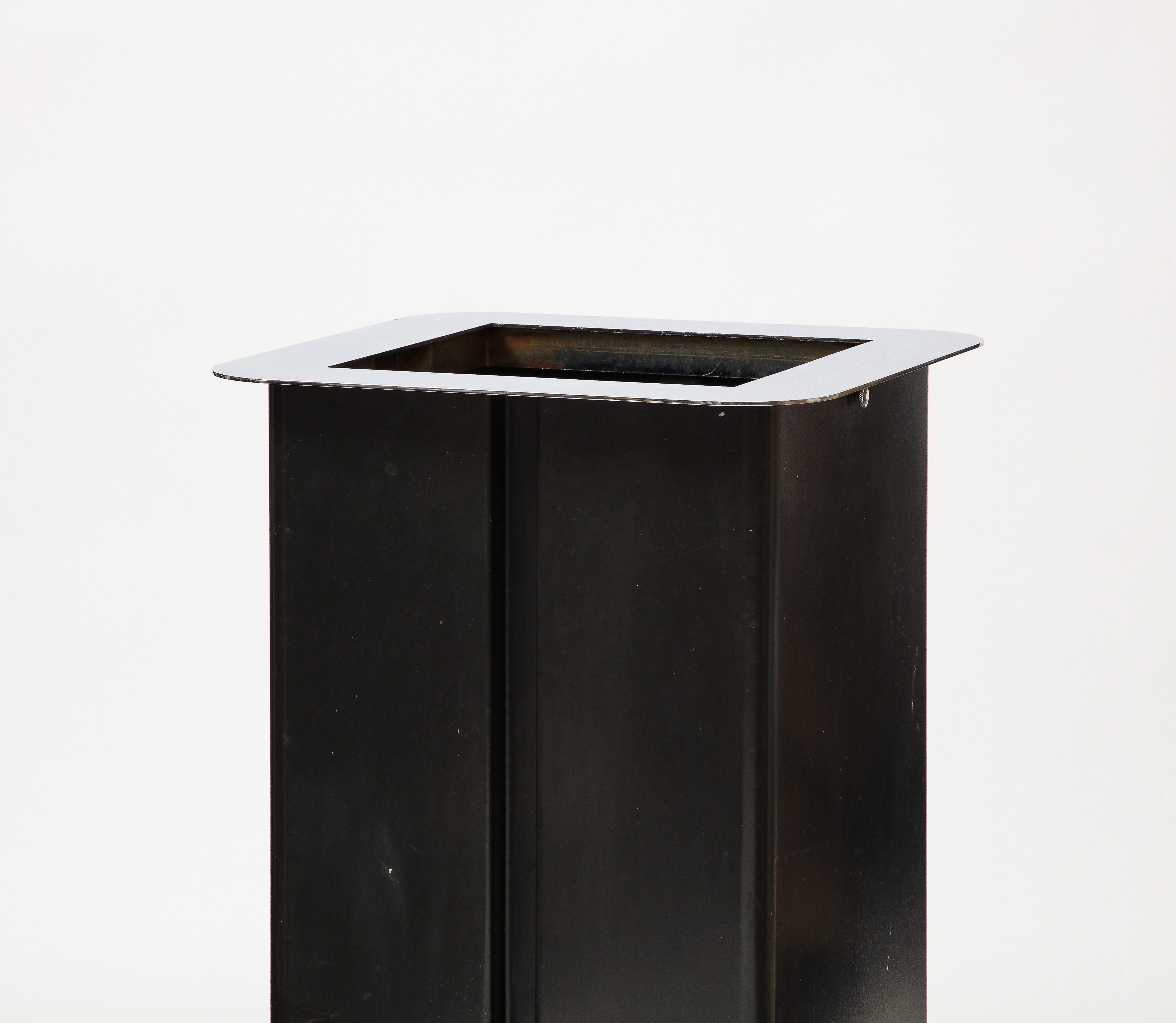 Portaombrelli in acciaio inossidabile e acciaio scurito, Italia, c.C. 1960 in vendita 3