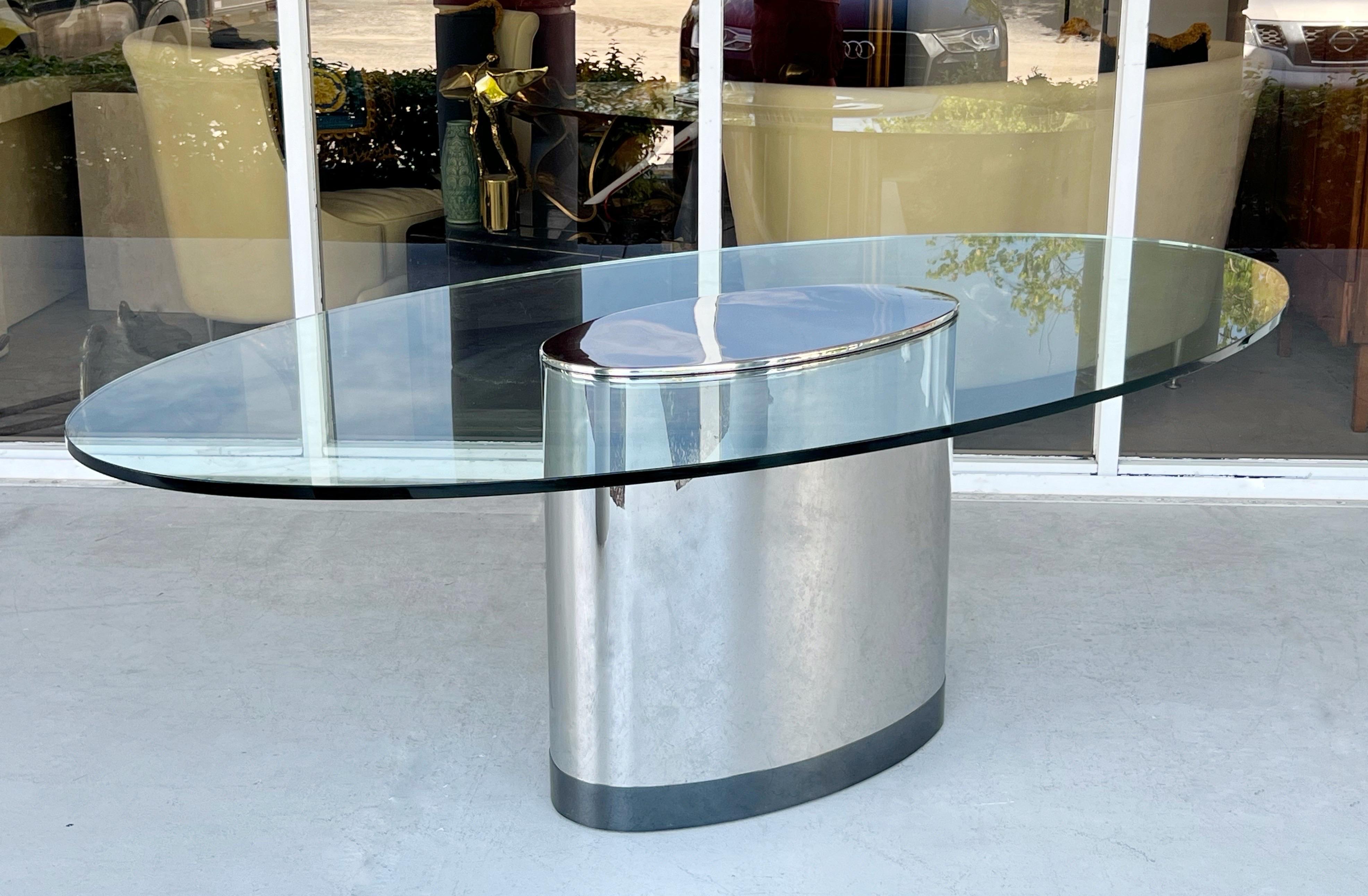 Américain Table de salle à manger ovale en acier inoxydable et verre de style Cini Boeri en vente