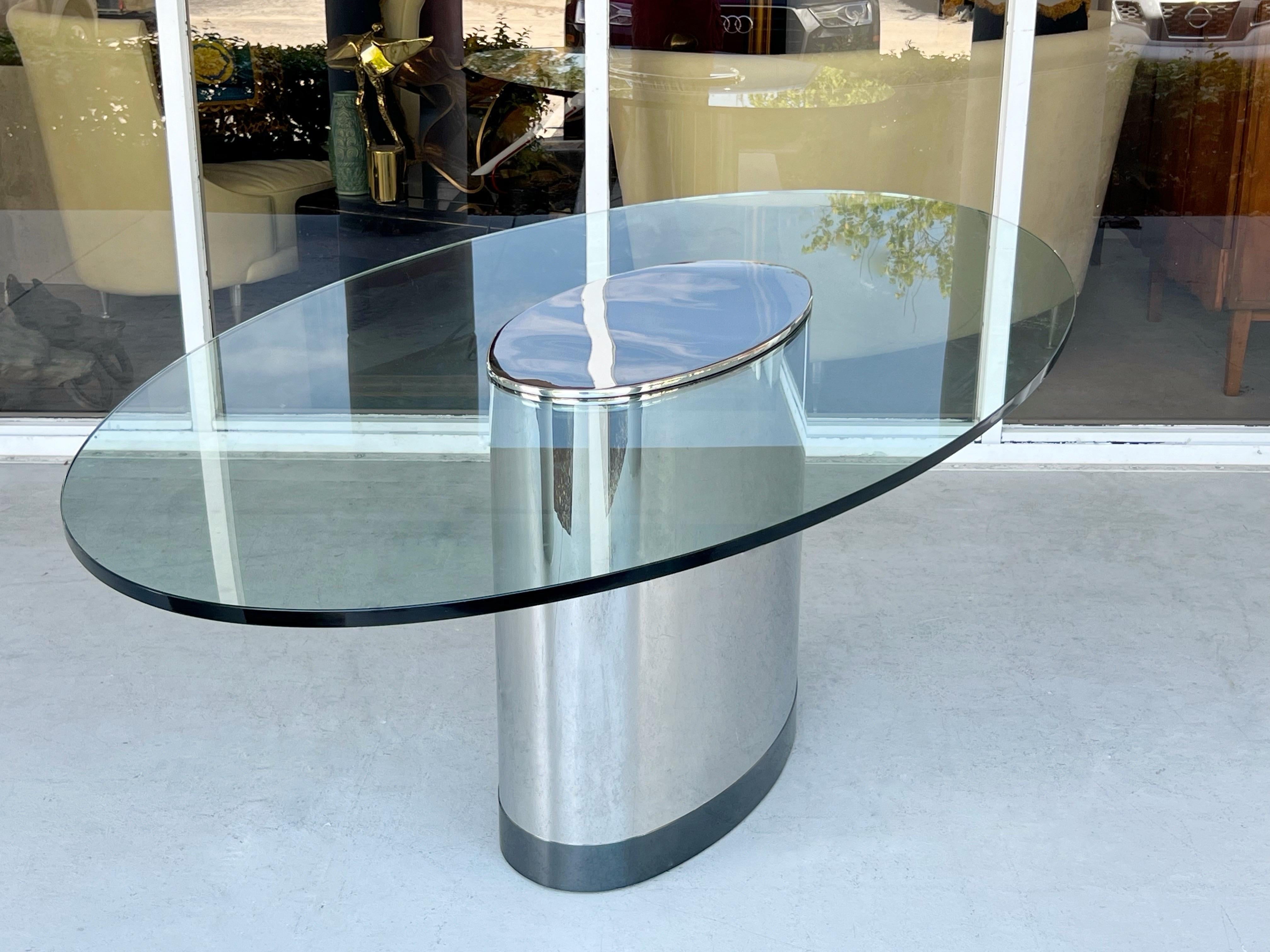 Table de salle à manger ovale en acier inoxydable et verre de style Cini Boeri Bon état - En vente à Miami, FL