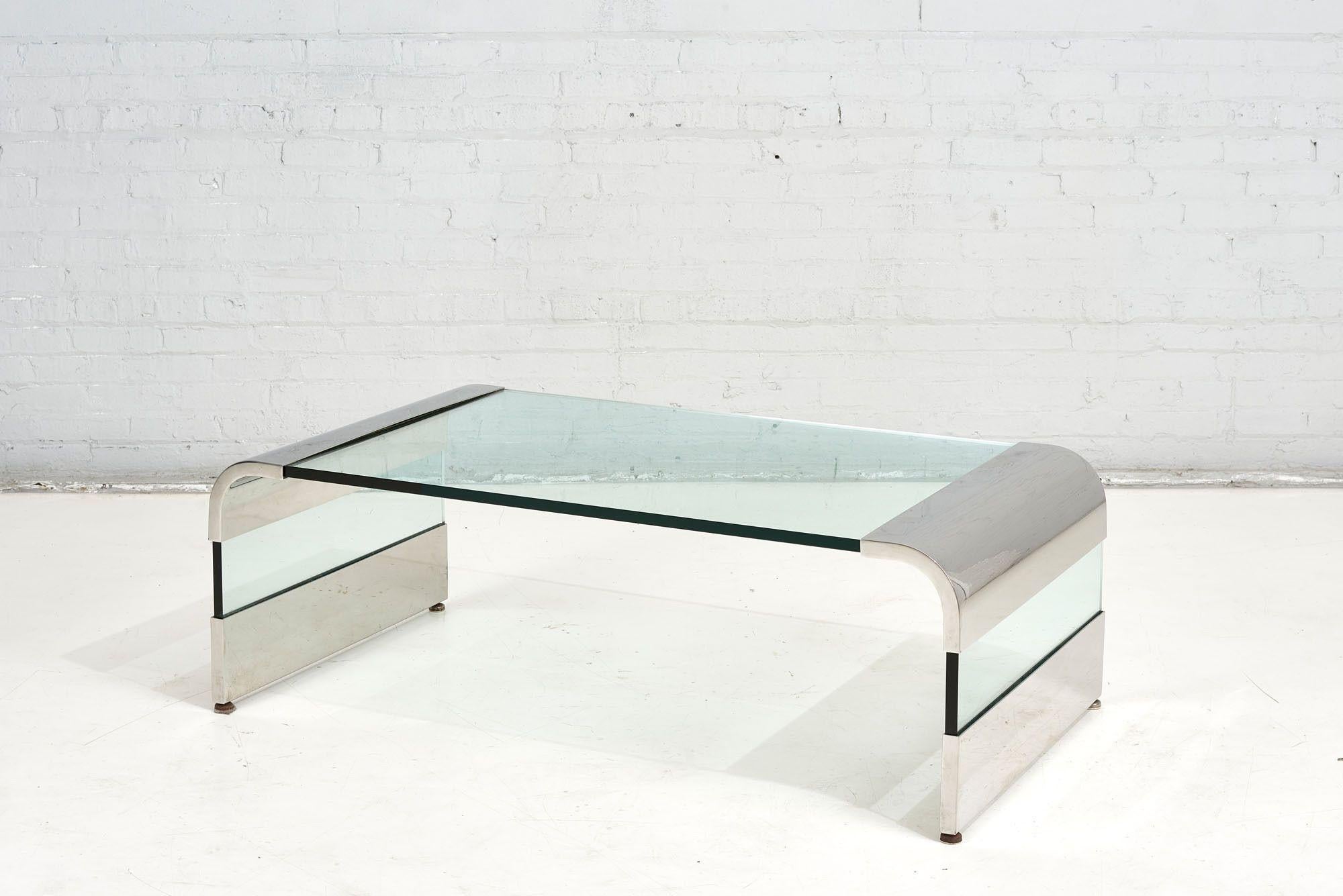 Mid-Century Modern Table basse à cascade en acier inoxydable et verre par Brueton, 1970 en vente