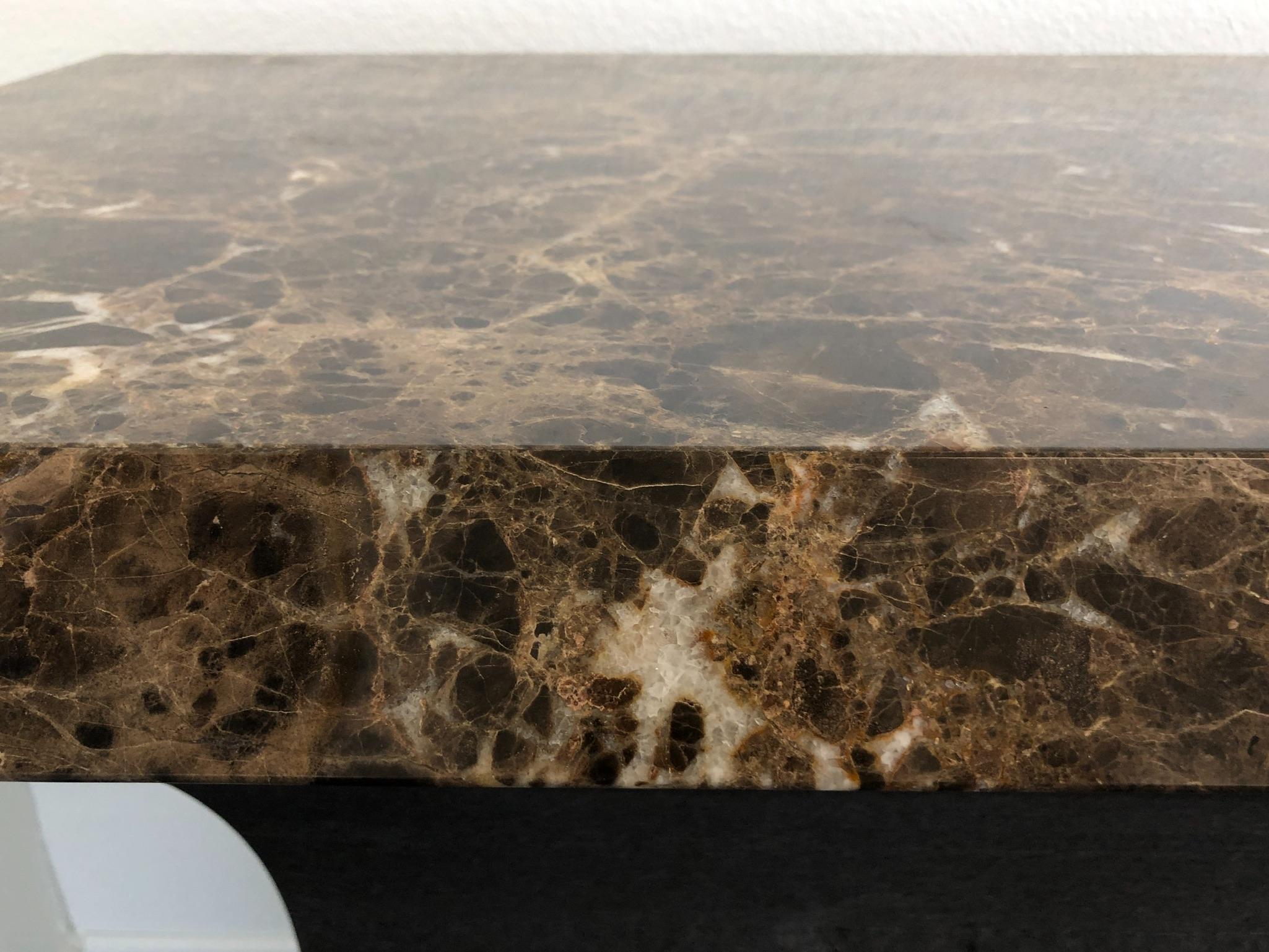 Console en acier inoxydable et marbre de Sally Sirkin Lewis 1