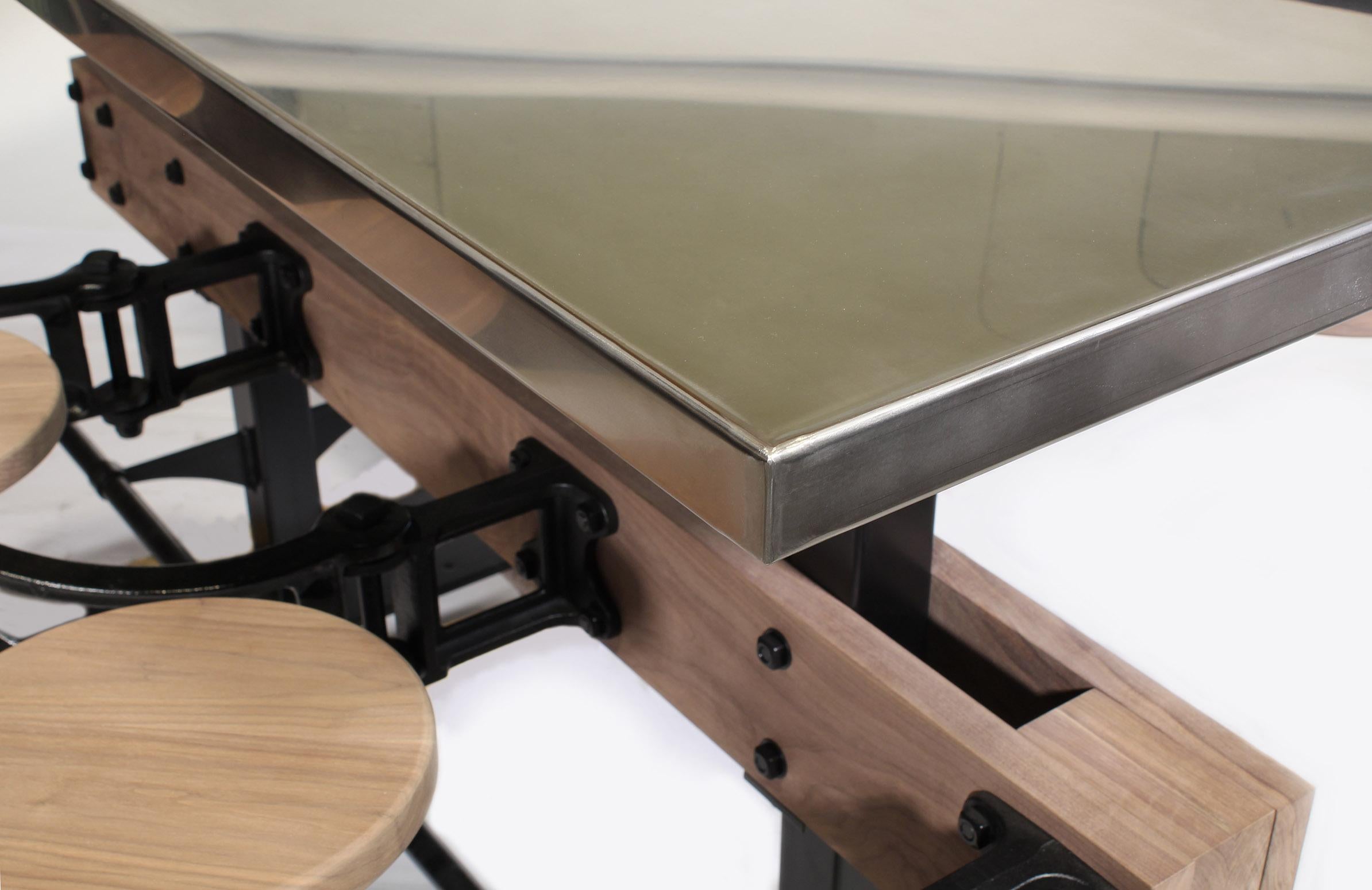 XXIe siècle et contemporain Table de salle à manger à hauteur de bar avec sièges attachés en vente