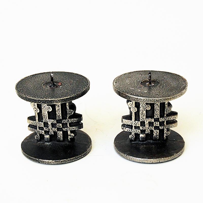 Stainless Steel brutalist pair of cube candleholders by Olav Joa for Polaris 197 In Good Condition For Sale In Stockholm, SE