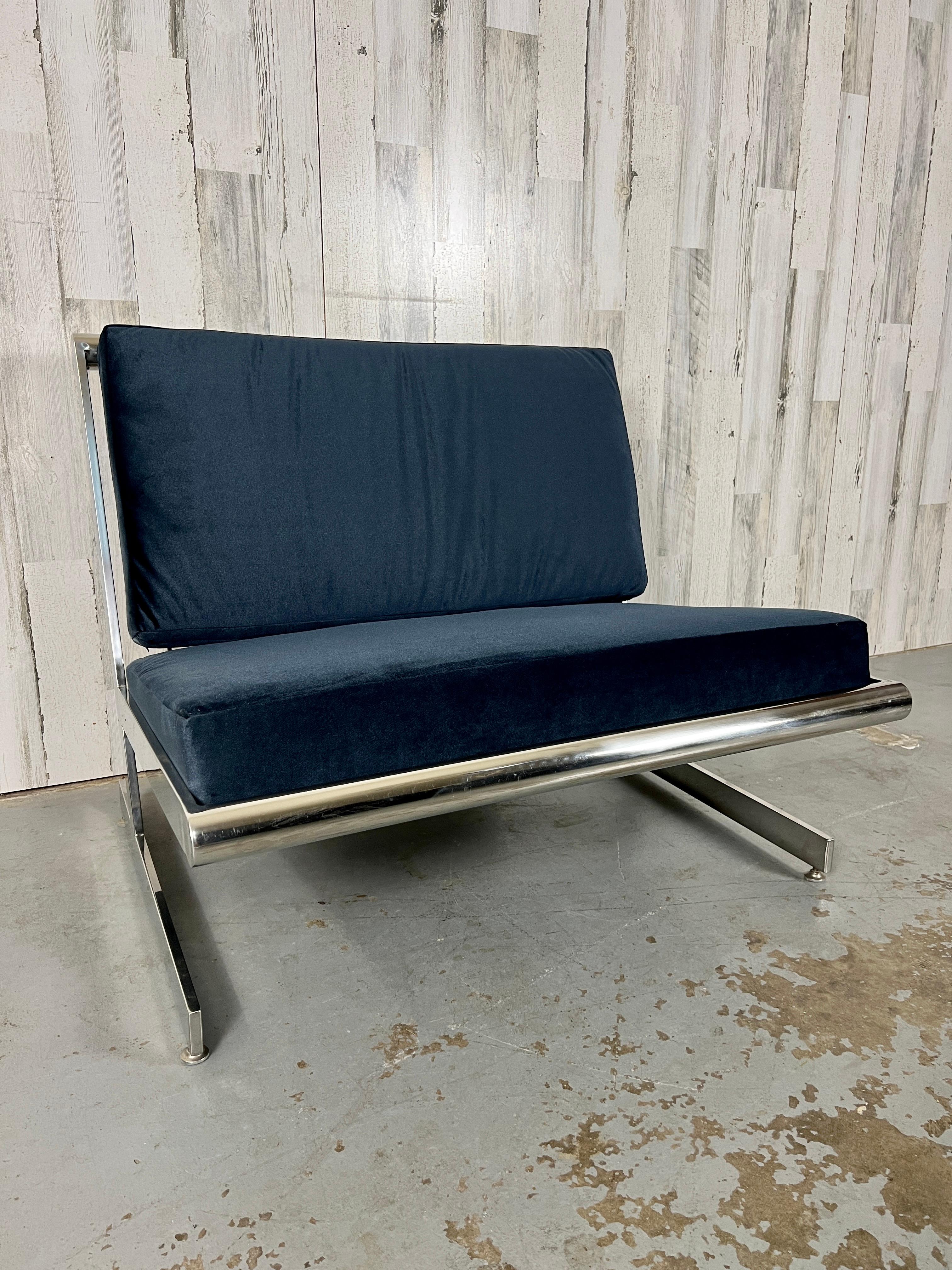 Stainless Steel Cantilevered Lounge Chair In Good Condition For Sale In Denton, TX