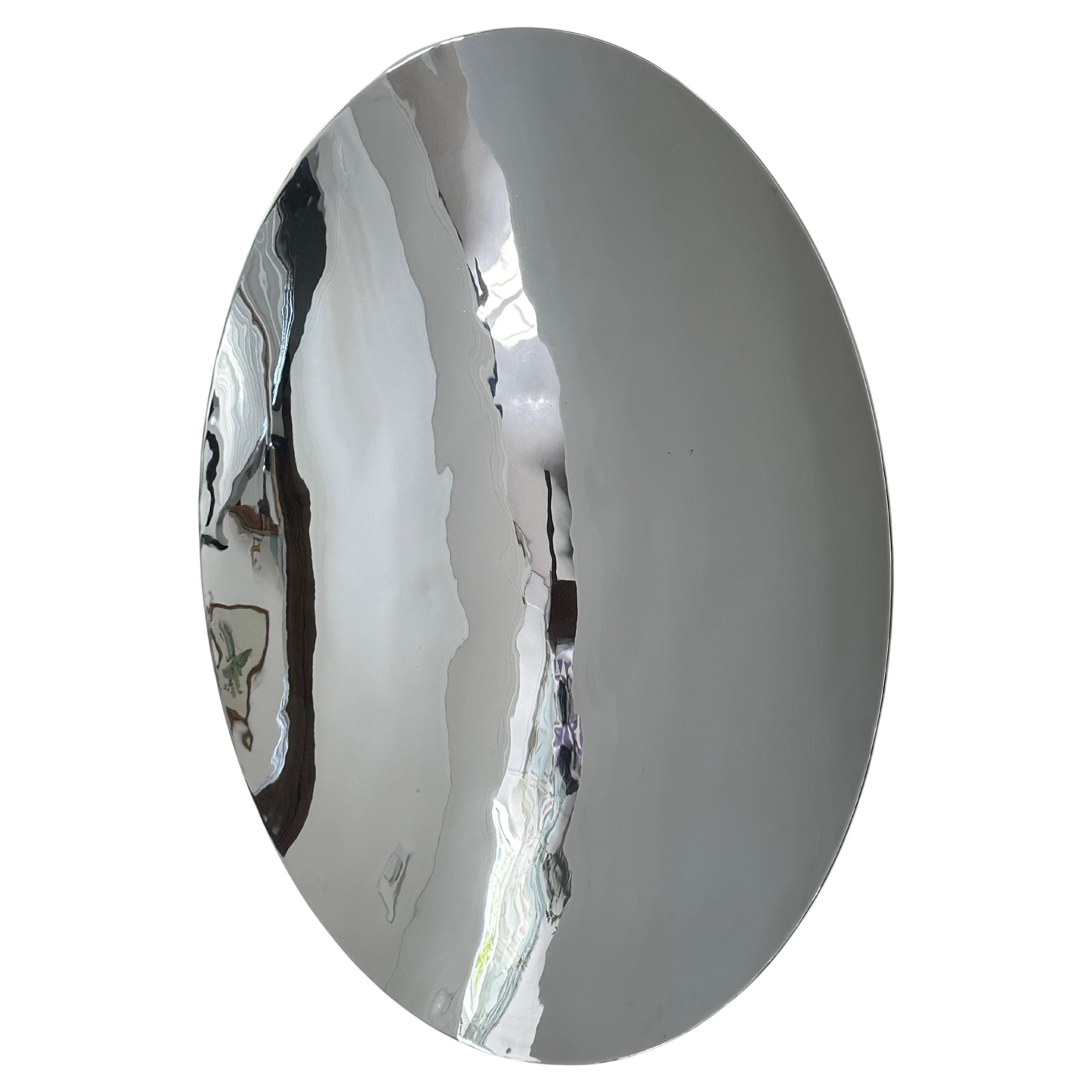 Lo specchio concavo stesso crea dei riflessi luminosi unici che a loro volta creano l'illusione dello spazio. Tieni presente che l'immagine è capovolta quando l'oggetto passa davanti al punto focale.

Lo specchio è realizzato in acciaio inox 304 da