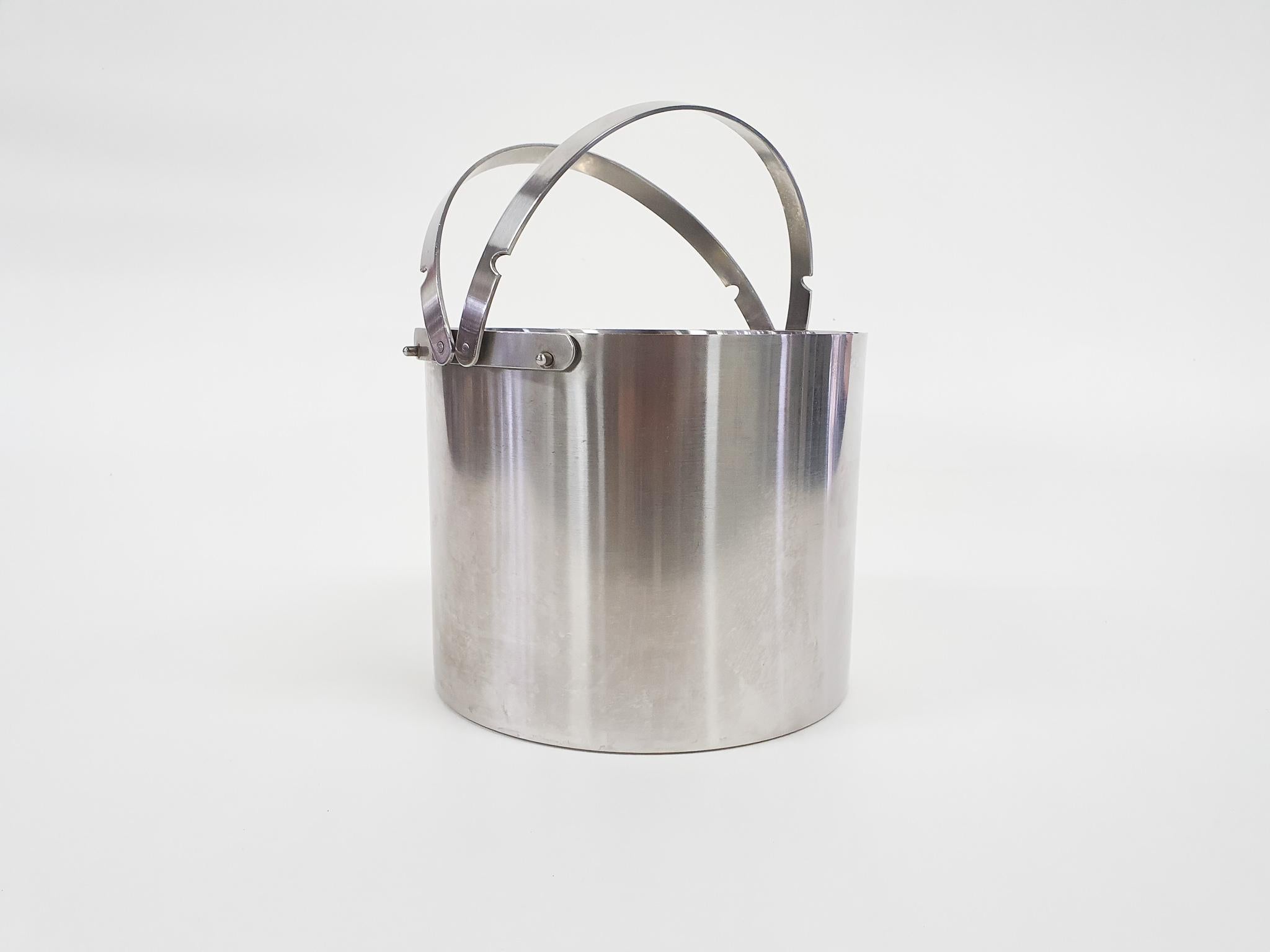 Stainless steel ice bucket designed by Arne Jacobsen for Stelton
Arne Jacobsen was a Danish architect and designer. He is remembered for his contribution to architectural Functionalism. He was succesfull with his simple but effective chair designs.