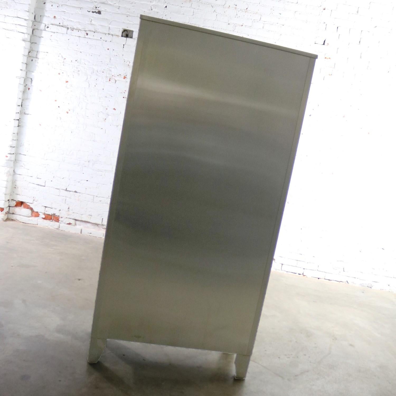 Stainless Steel Industrial Display Apothecary Medical Cabinet with Glass Doors 6 6