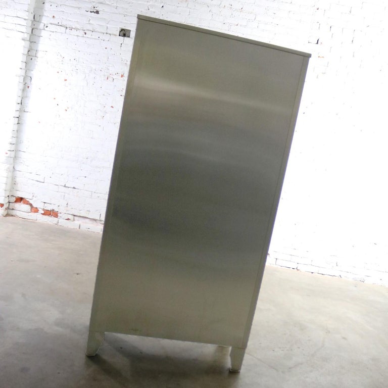 Stainless Steel Industrial Display Apothecary Medical Cabinet with Glass Doors 6 9