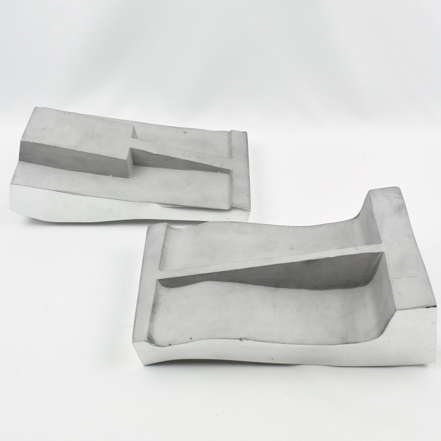 Edelstahl Industrielle Handhandschuhe-Skulptur-Buchstützen aus Edelstahl, Paar im Angebot 1