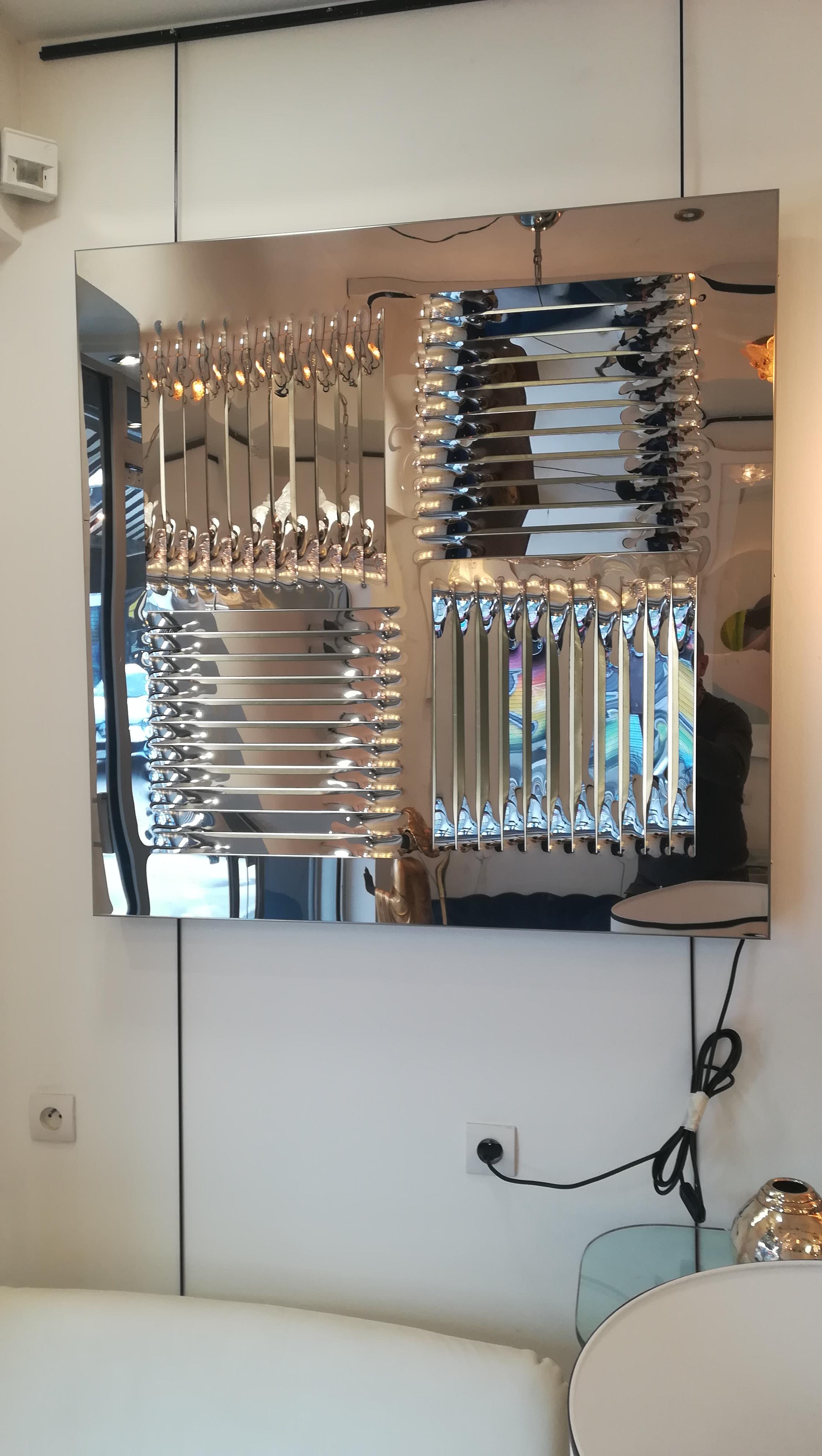 Stainless steel Kinetic sconce with 3 white neon’s lights
2 horizontal cuts and 2 vertical cuts.