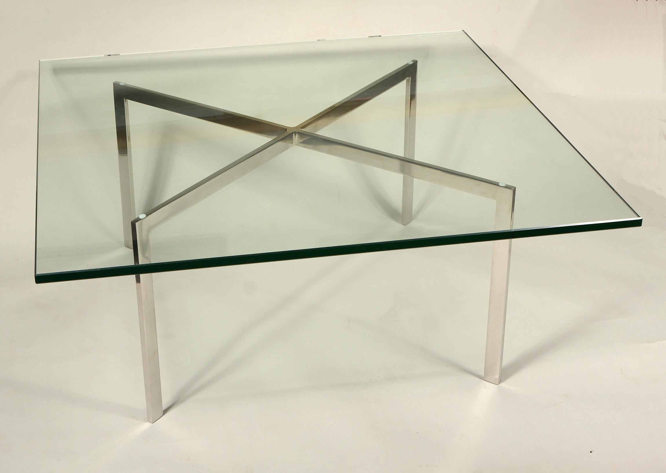 Style international Table en acier inoxydable Knoll Ludwig Mies Van Der Roe Barcelona en vente