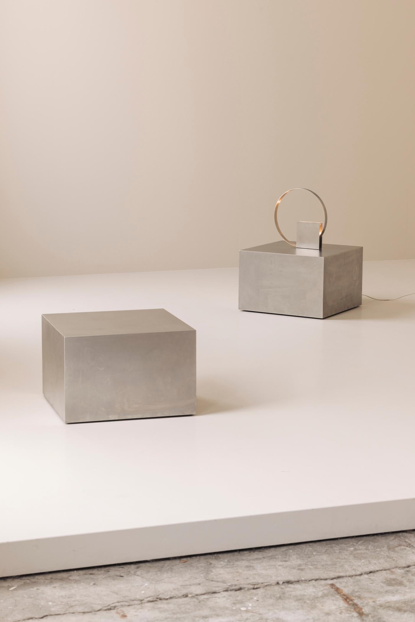 Tables d'appoint modernistes en acier inoxydable, années 1980 Bon état - En vente à Antwerp, BE