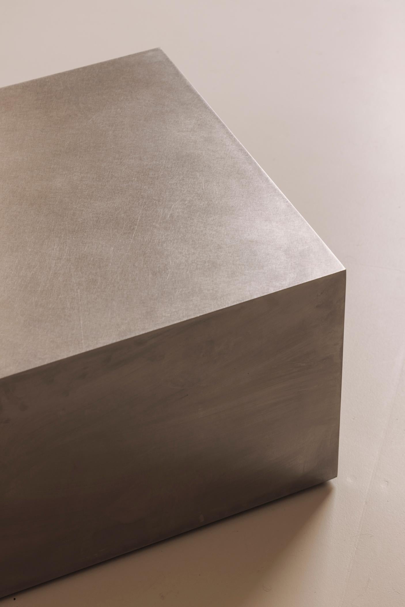 Acier inoxydable Tables d'appoint modernistes en acier inoxydable, années 1980 en vente