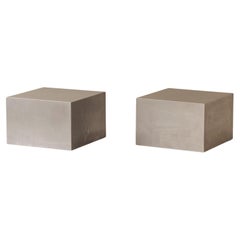 Tables d'appoint modernistes en acier inoxydable, années 1980